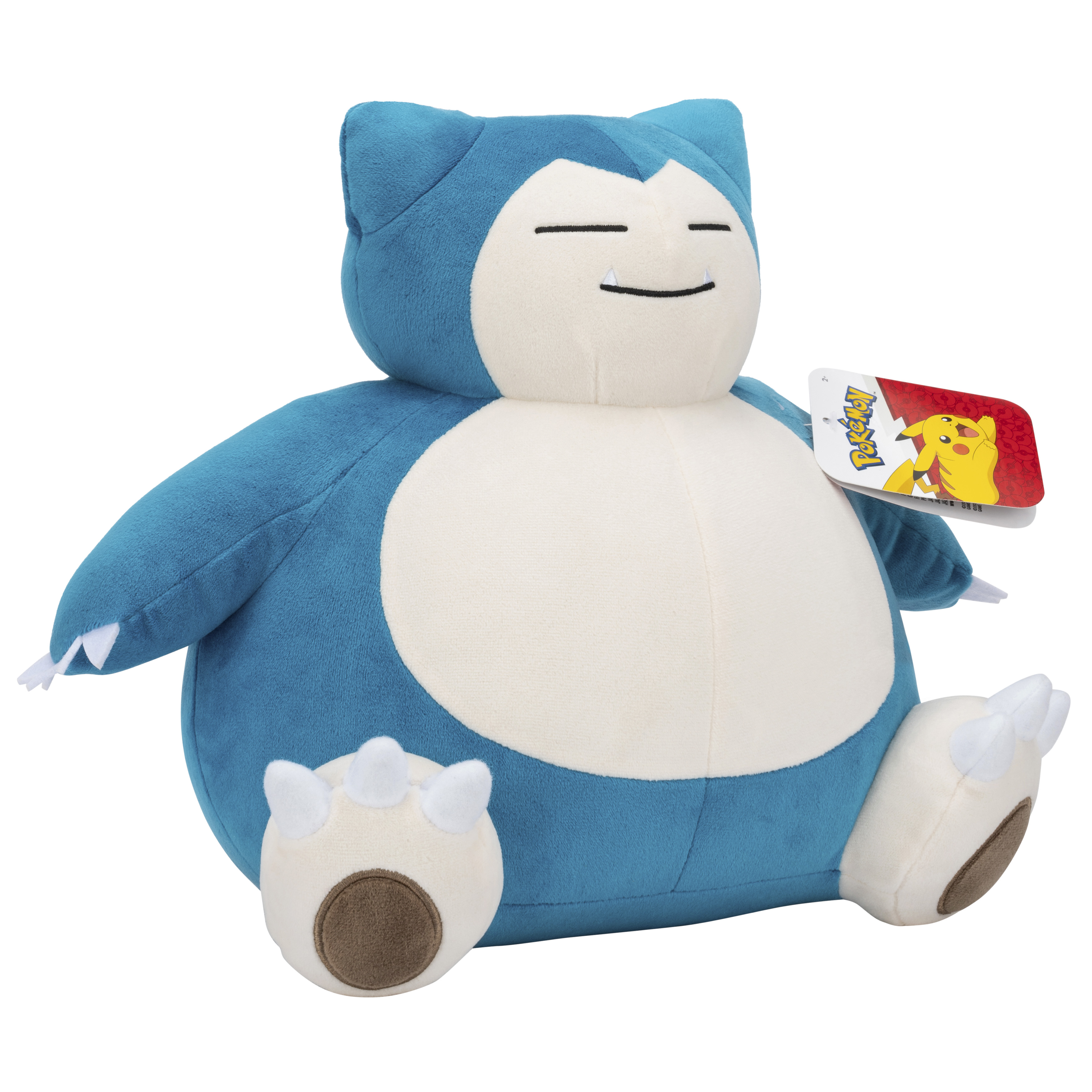 Un peluche di Snorlax, blu e crema, con un'etichetta. È seduto. Lo sfondo è bianco.