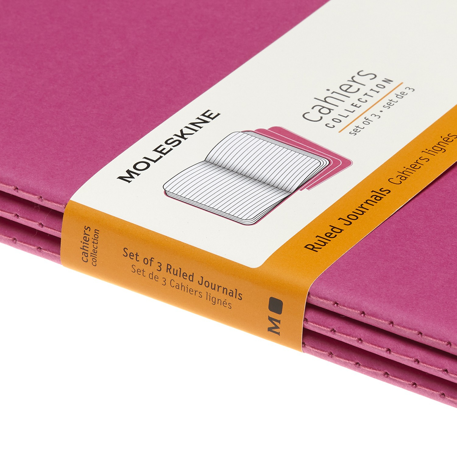 Ein Set aus drei rosa Moleskine-Notizbüchern. Die Verpackung zeigt eine Abbildung eines geöffneten Notizbuchs und Text auf Englisch und Französisch.