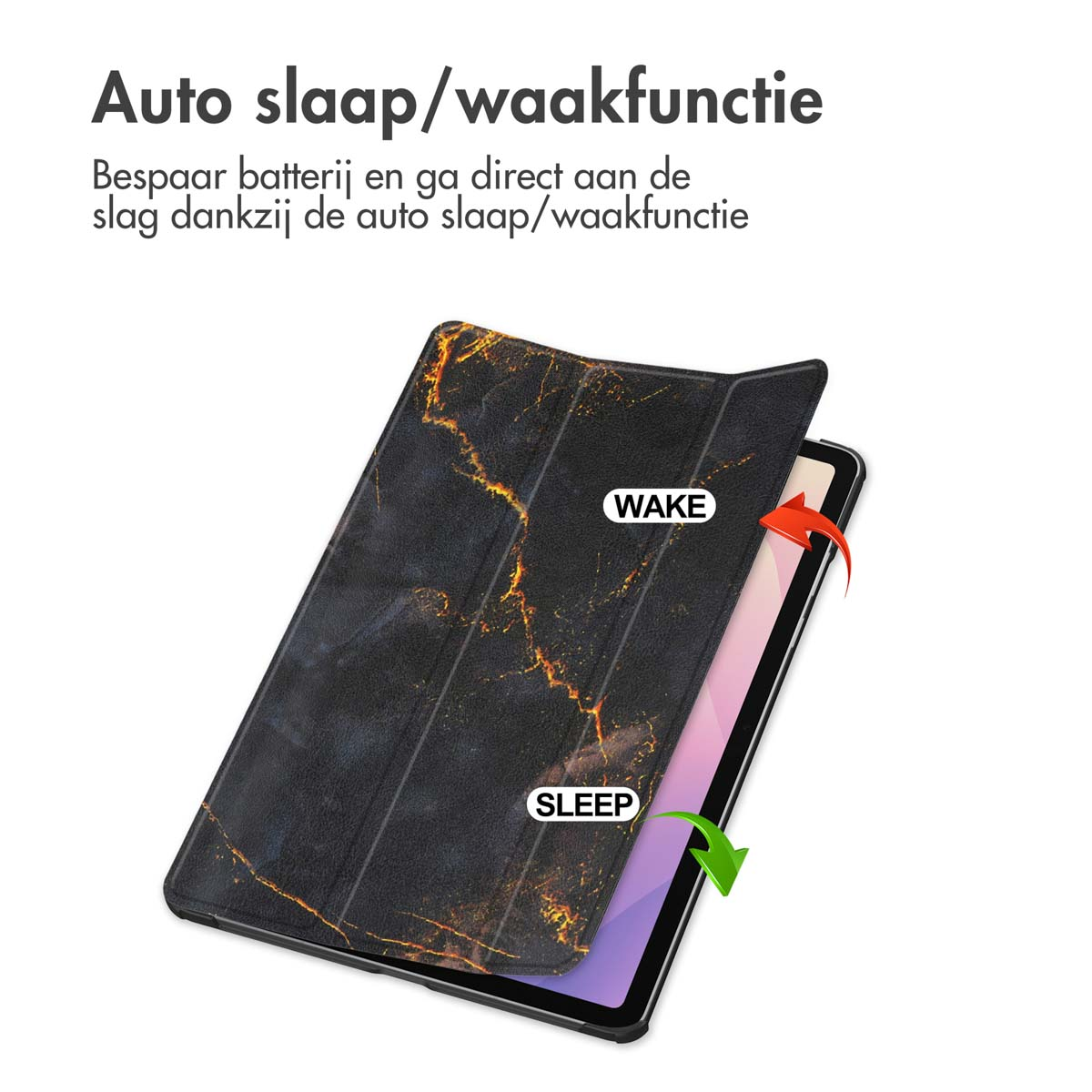 Een tablet met een zwarte marmerpatroonhoes is gedeeltelijk open. Tekst geeft automatische slaap/wake-functie aan. Pijlen tonen acties.