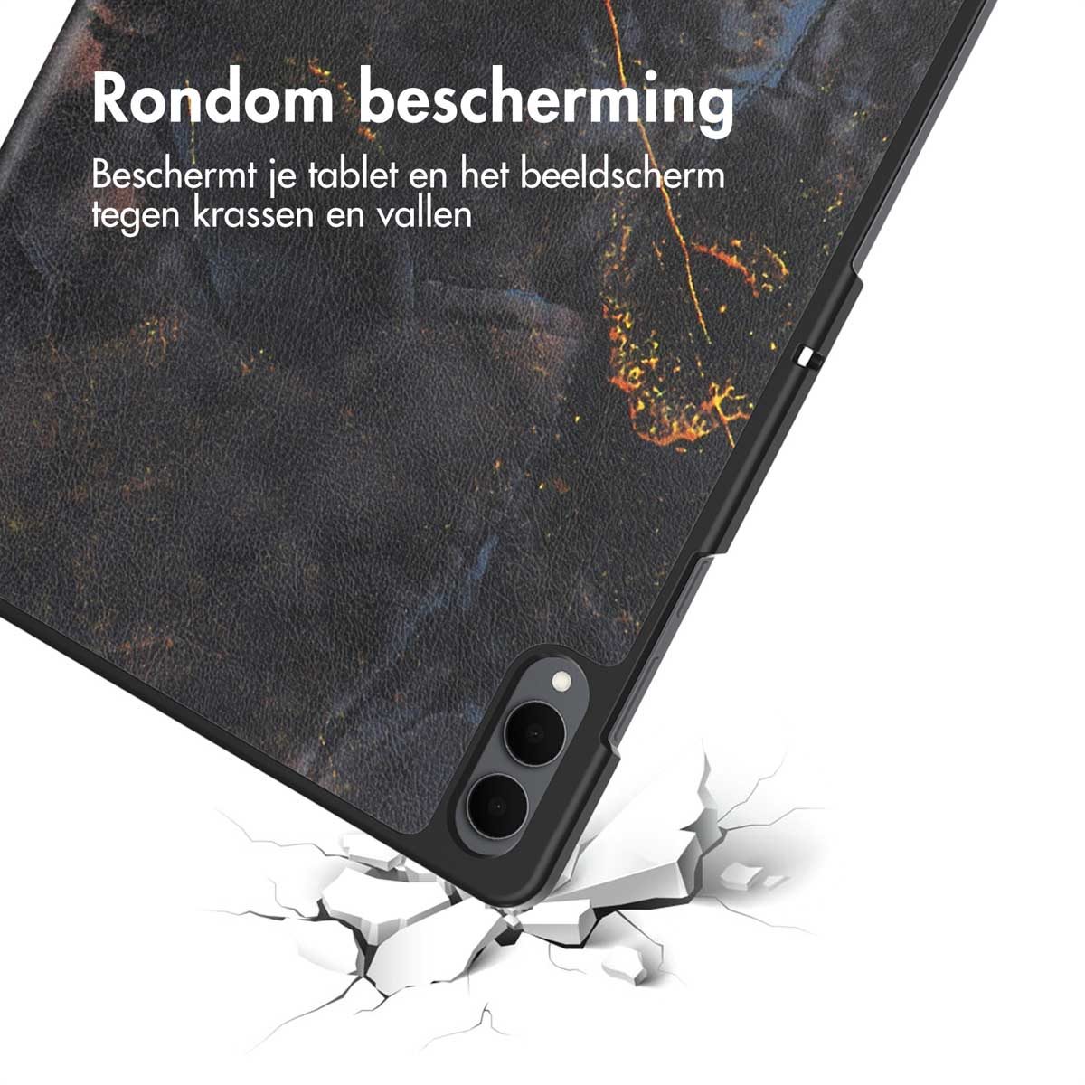 Tablet case angled, black with marble-like pattern. Cracks form as it hits a white surface. Text reads 'Rondom bescherming'.