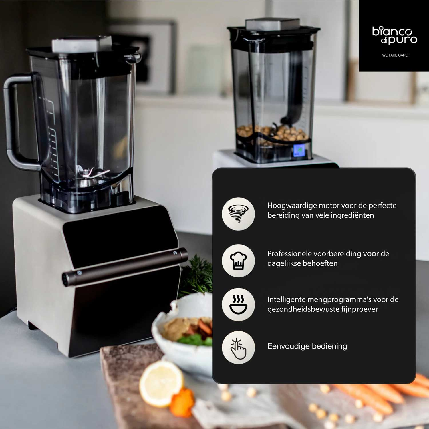 Twee blenders op een tafel met ingrediënten, citroen en wortelen. Tekst rechts legt functies uit, logo zichtbaar.