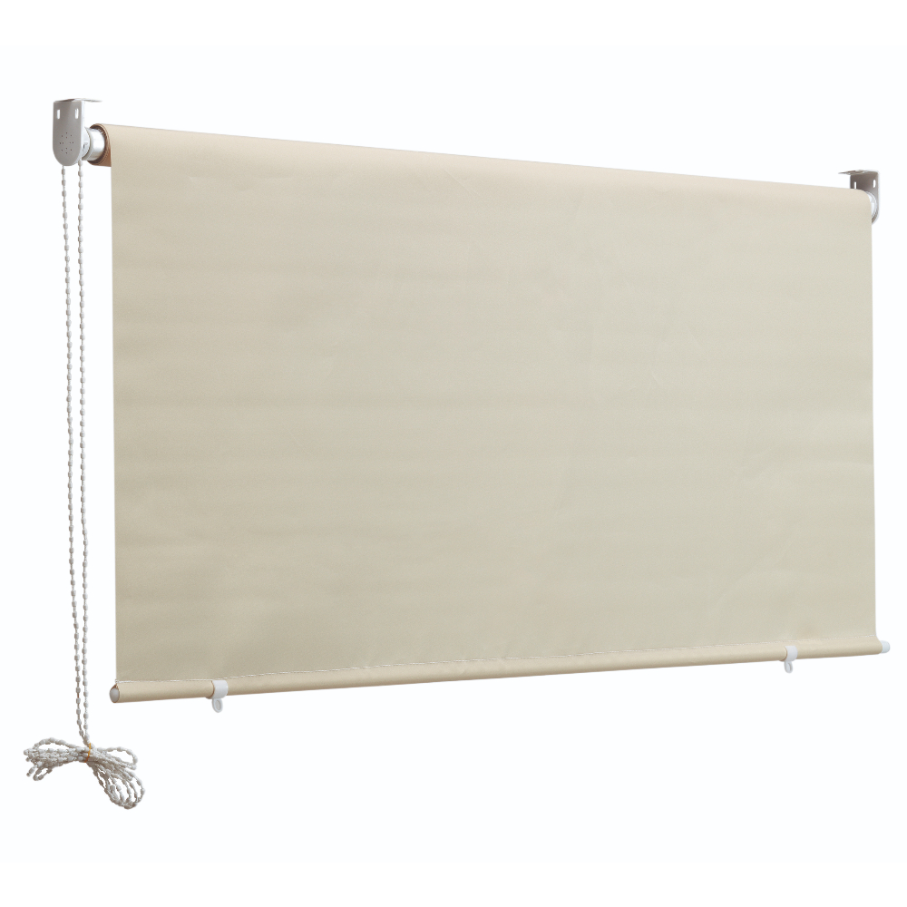 Tenda a rullo beige con cordino bianco e hardware di montaggio su sfondo bianco.