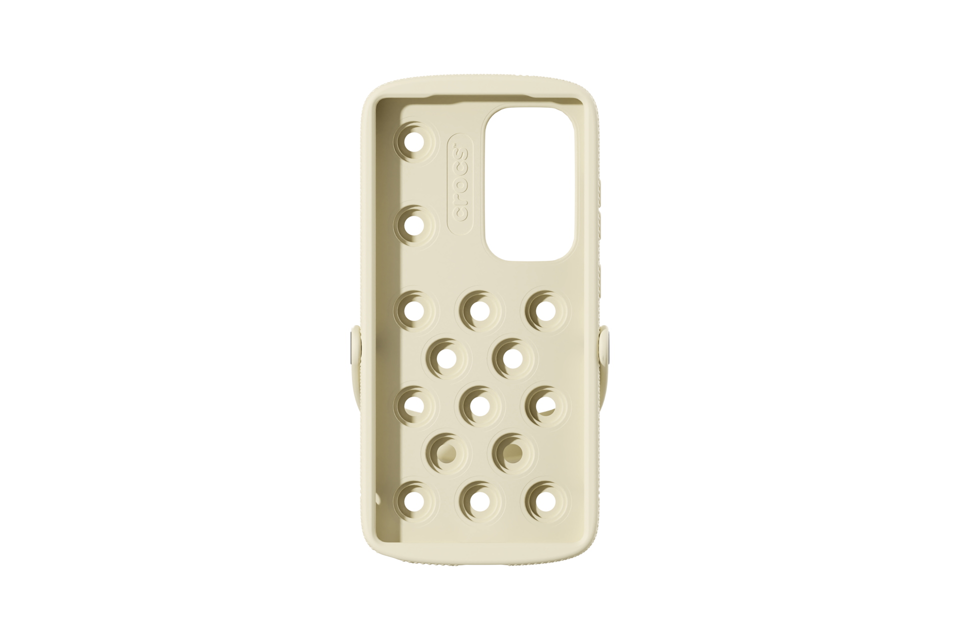 Una custodia per telefono color crema con fori rotondi e il logo Crocs. Ha un ritaglio per la fotocamera e sfondo nero.