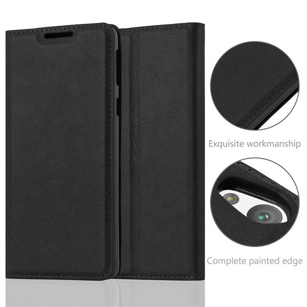 Schwarze Leder-Handyhülle, offen. Details der Hülle zeigen exquisite Verarbeitung und komplett lackierte Kante.