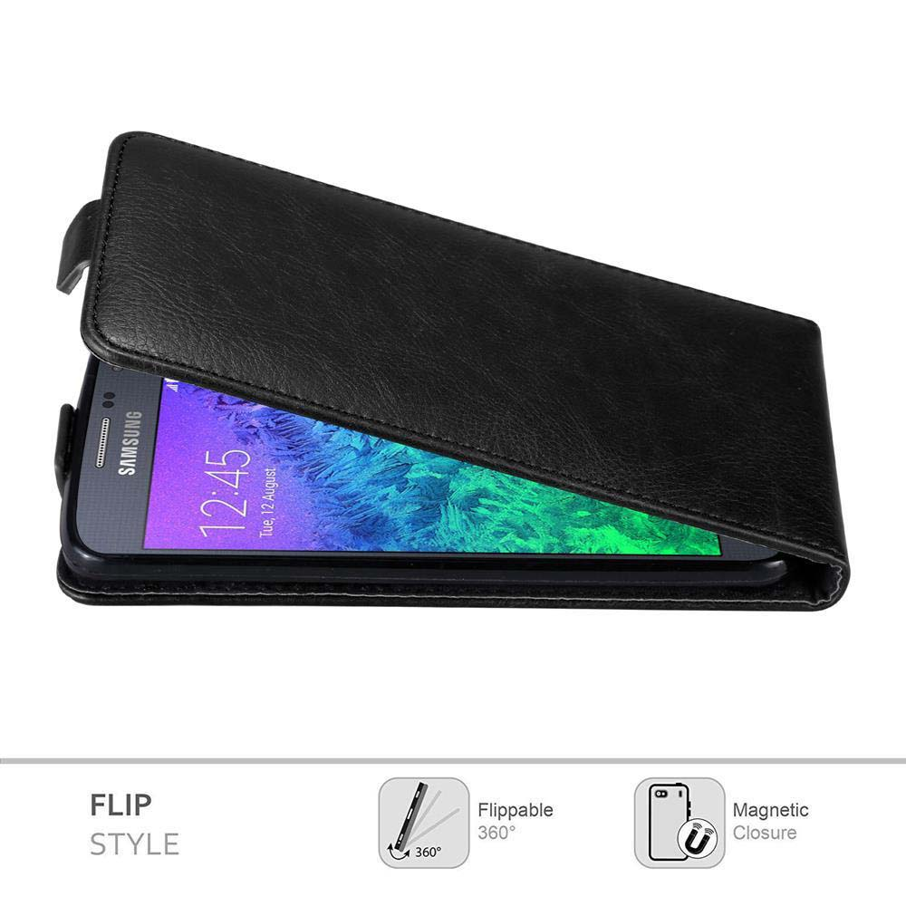 Eine schwarze Flip-Style-Handyhülle mit einem Samsung-Telefon darin, das die Uhrzeit 12:45 auf dem Bildschirm anzeigt. Symbole weisen auf Funktionen hin.