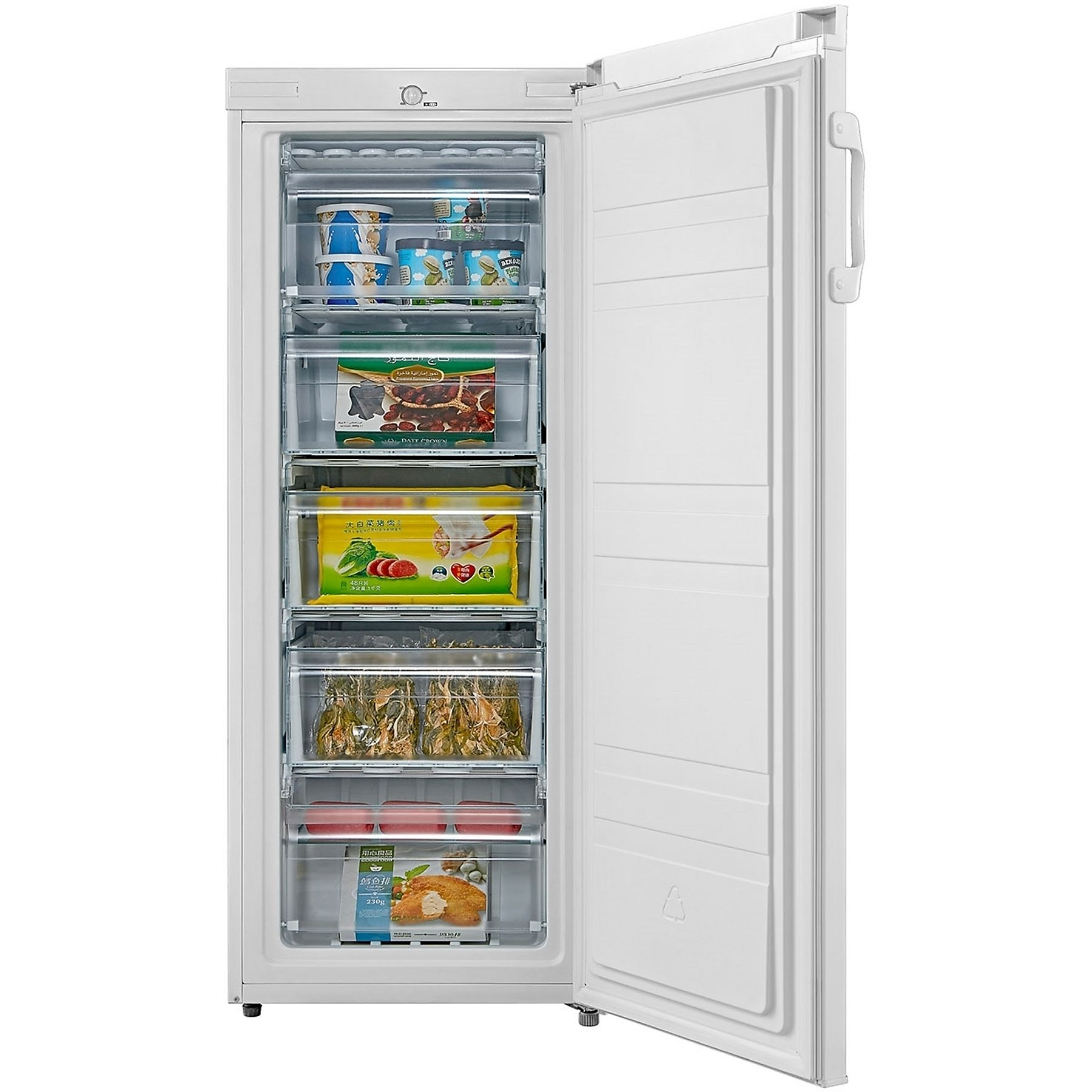 Un congelatore bianco con la porta aperta rivela diversi cassetti pieni di surgelati. Gelato, verdure e carne.
