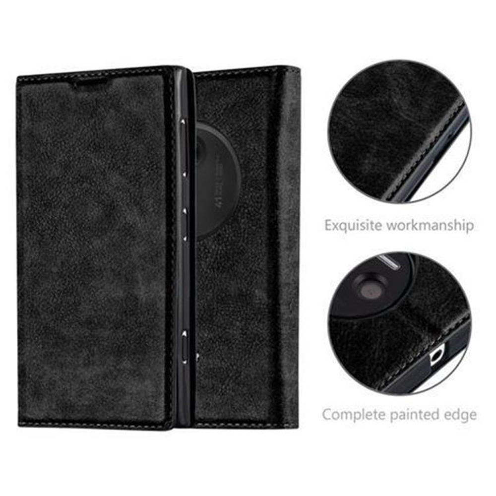 Custodia per telefono in pelle nera con cuciture e dettagli intricati. Due primi piani circolari evidenziano l'artigianato e i bordi verniciati.