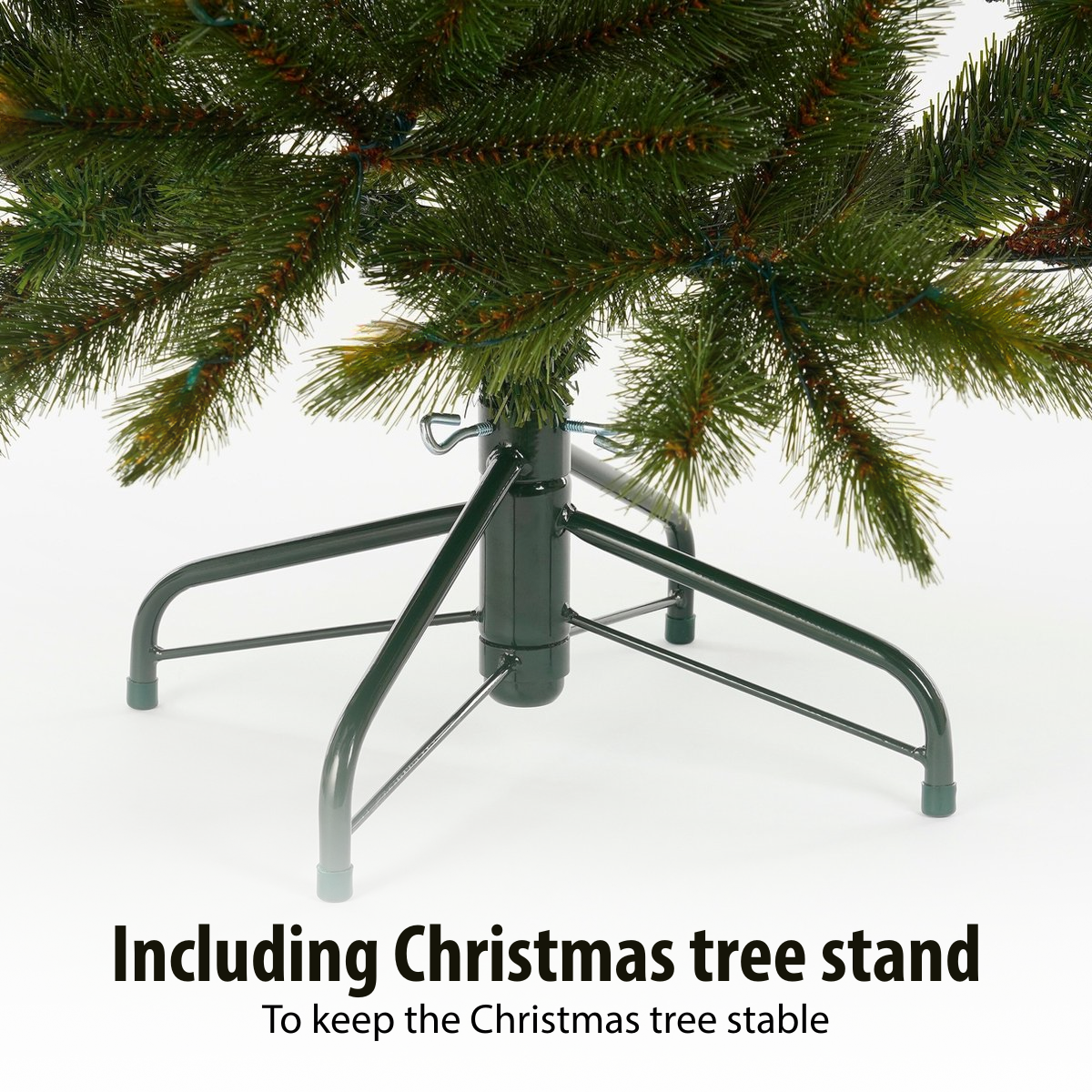 Un sapin de Noël vert avec un support en métal. Le support est vert foncé et a une base en forme d'étoile. Texte : 'Support de sapin de Noël inclus'.