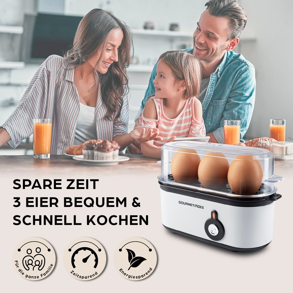Eine Familie lächelt in der Nähe eines Eierkochers. Der Kocher hat drei Eier. Text sagt: Zeit sparen, 3 Eier, bequem & schnell kochen.