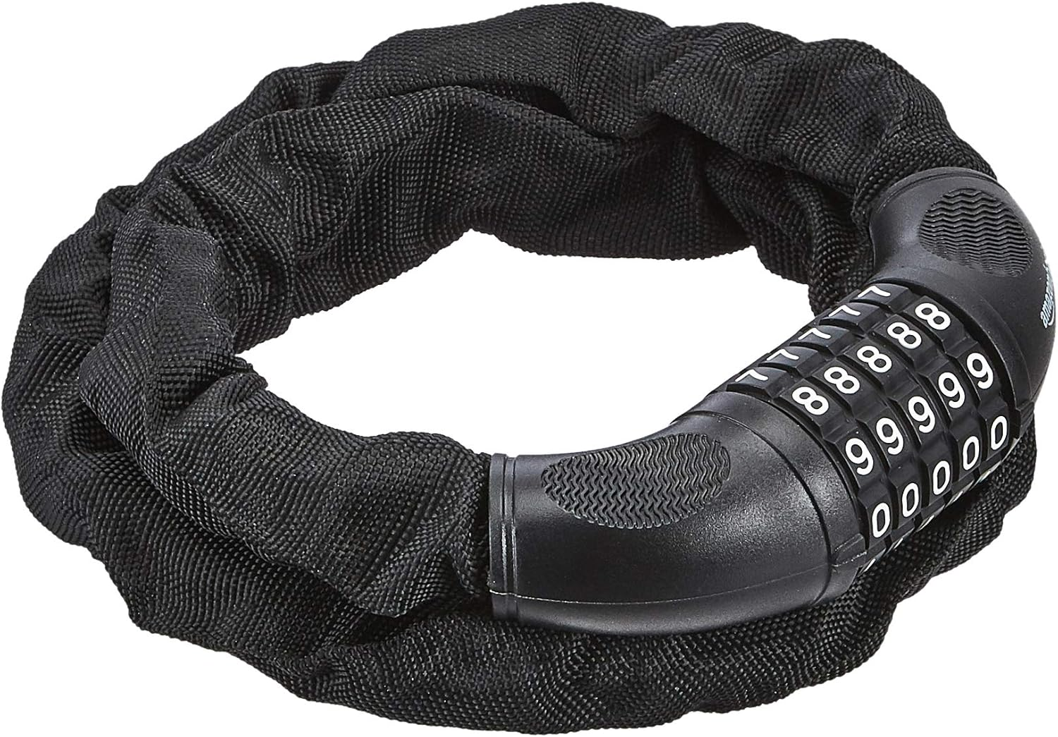 Ein schwarzes Kombinations-Kettenschloss. Das Schloss ist geschlungen. Die Zahlen 0 bis 9 sind auf dem Schloss sichtbar. Die Kette ist dick und gewebt.