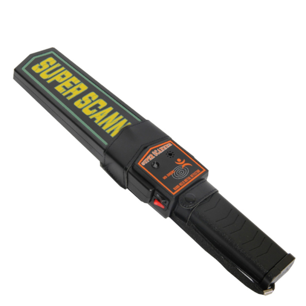 Ein tragbares Metalldetektor mit schwarzem Gehäuse, grüner und gelber Schrift 'SUPER SCANNER'. Roter Schalter, orange Details. Weißer Hintergrund.