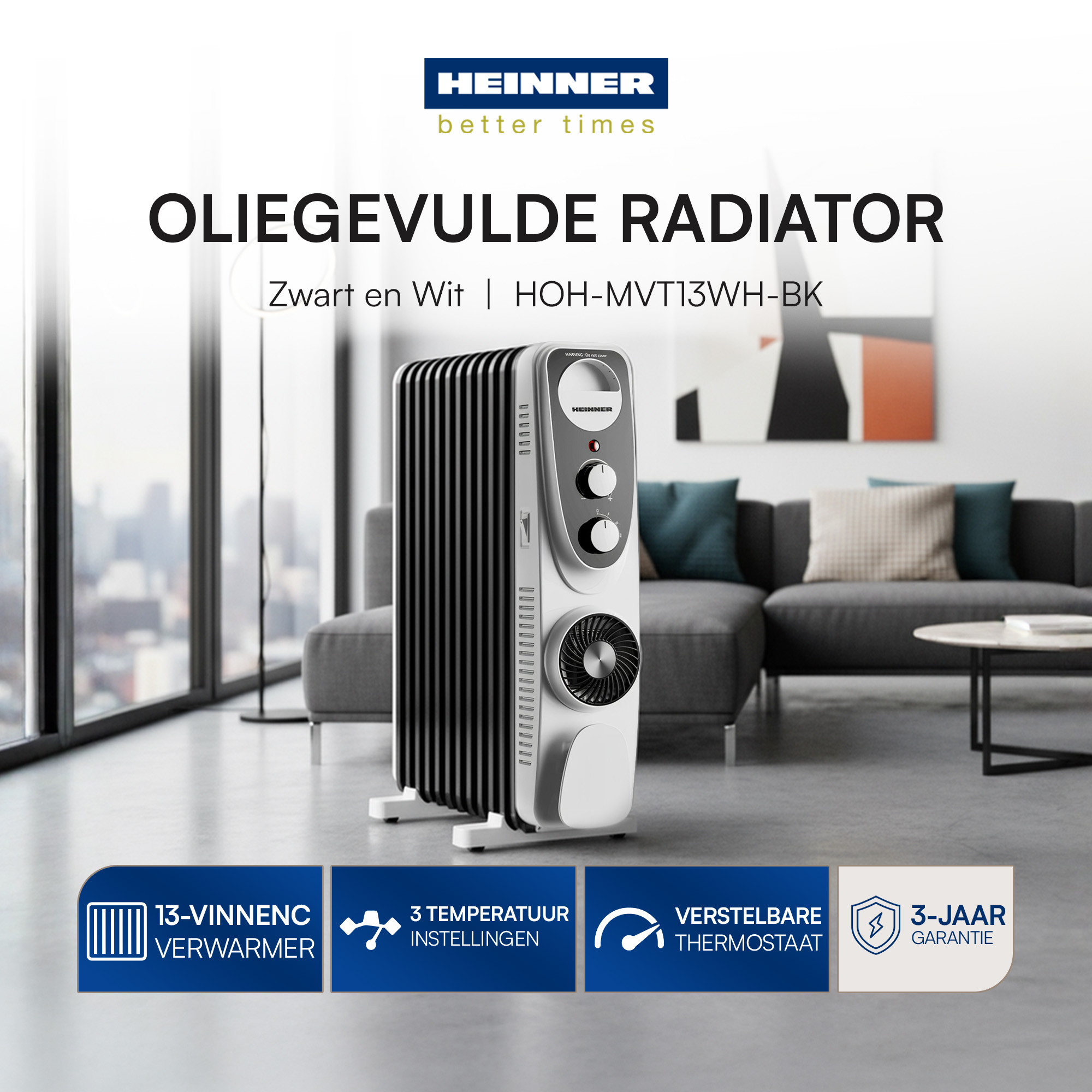 Een wit en zwarte oliegevulde radiator staat in een woonkamer. Tekst op de afbeelding bevat de merknaam en productkenmerken.