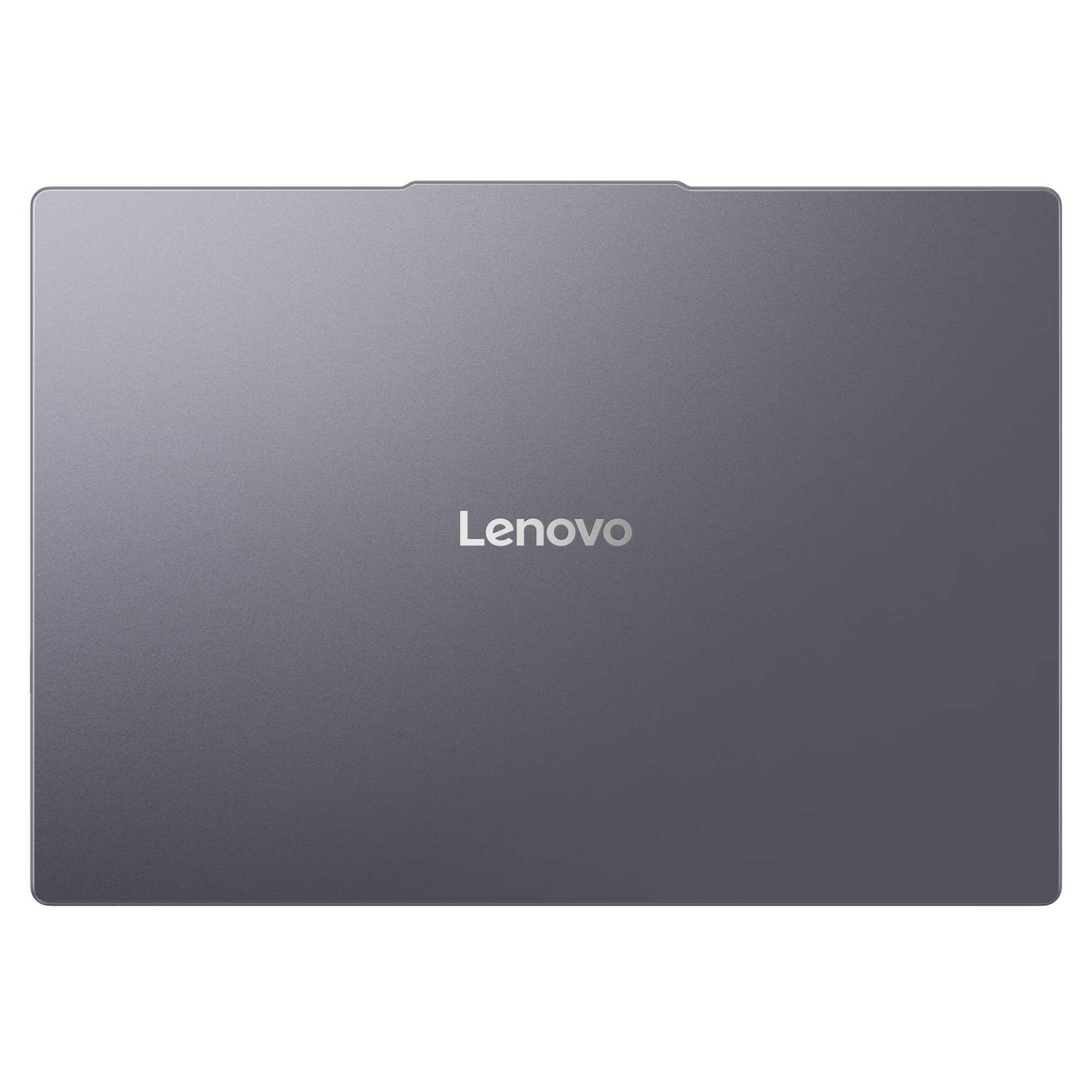 Kapalı, gri bir Lenovo dizüstü bilgisayar. Lenovo logosu ortalanmıştır. Dizüstü pürüzsüz, metalik bir yüzeye sahip.