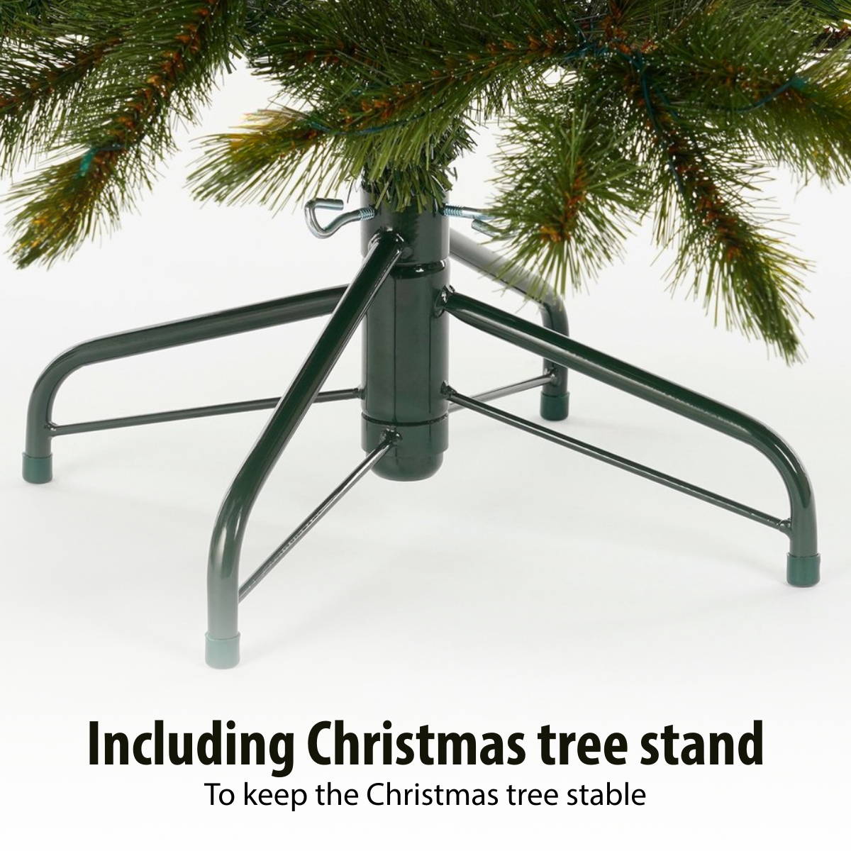 Un pied de sapin vert avec un arbre au-dessus. Il a un cadre en métal et soutient l'arbre. Le texte dit : 'Y compris le pied de sapin'.