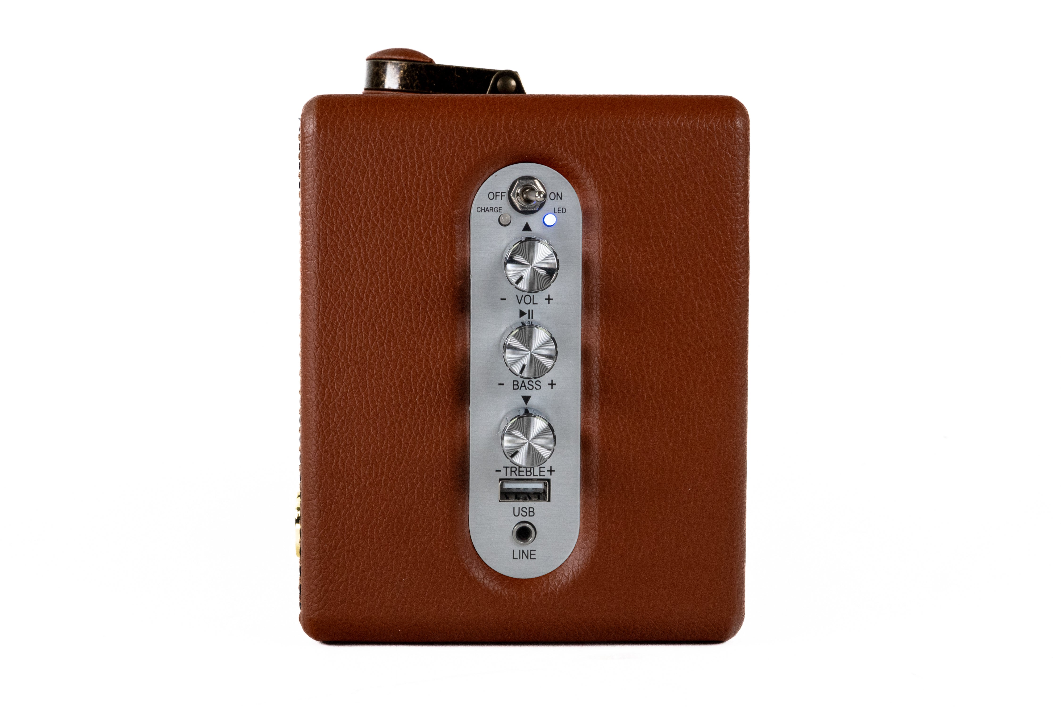 Brauner Lederlautsprecher mit silbernen Bedienelementen und USB-Anschluss. Ein/Aus-Schalter, Lautstärke-, Bass- und Höhenregler.
