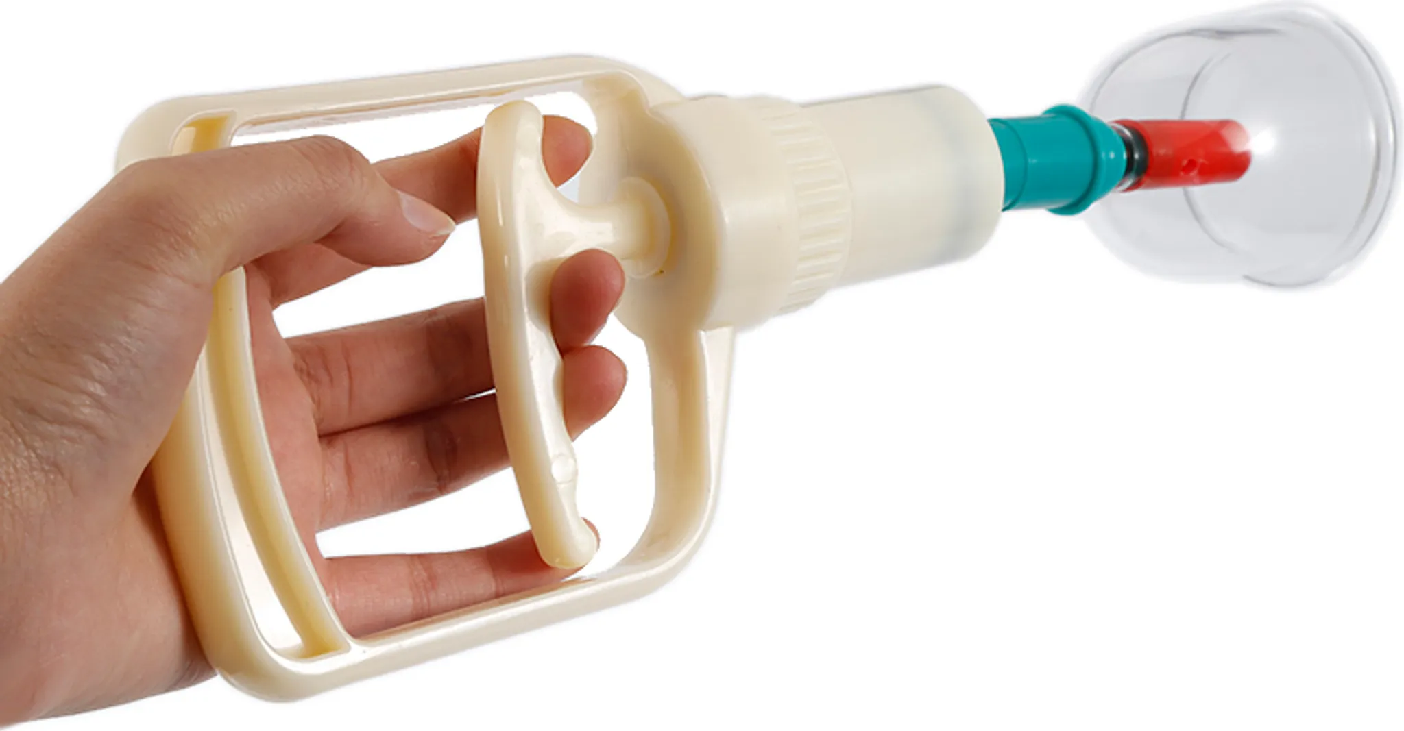 Eine Hand hält ein beigefarbenes Schröpftherapiegerät. Das Gerät hat einen Griff, eine Pumpe und eine durchsichtige Tasse.
