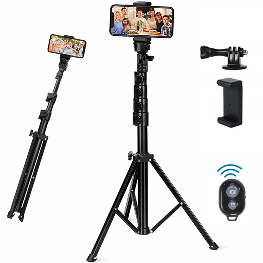 Uno smartphone su un treppiede mostra una foto di gruppo. Accessori includono telecomando, supporto telefono e fotocamera.