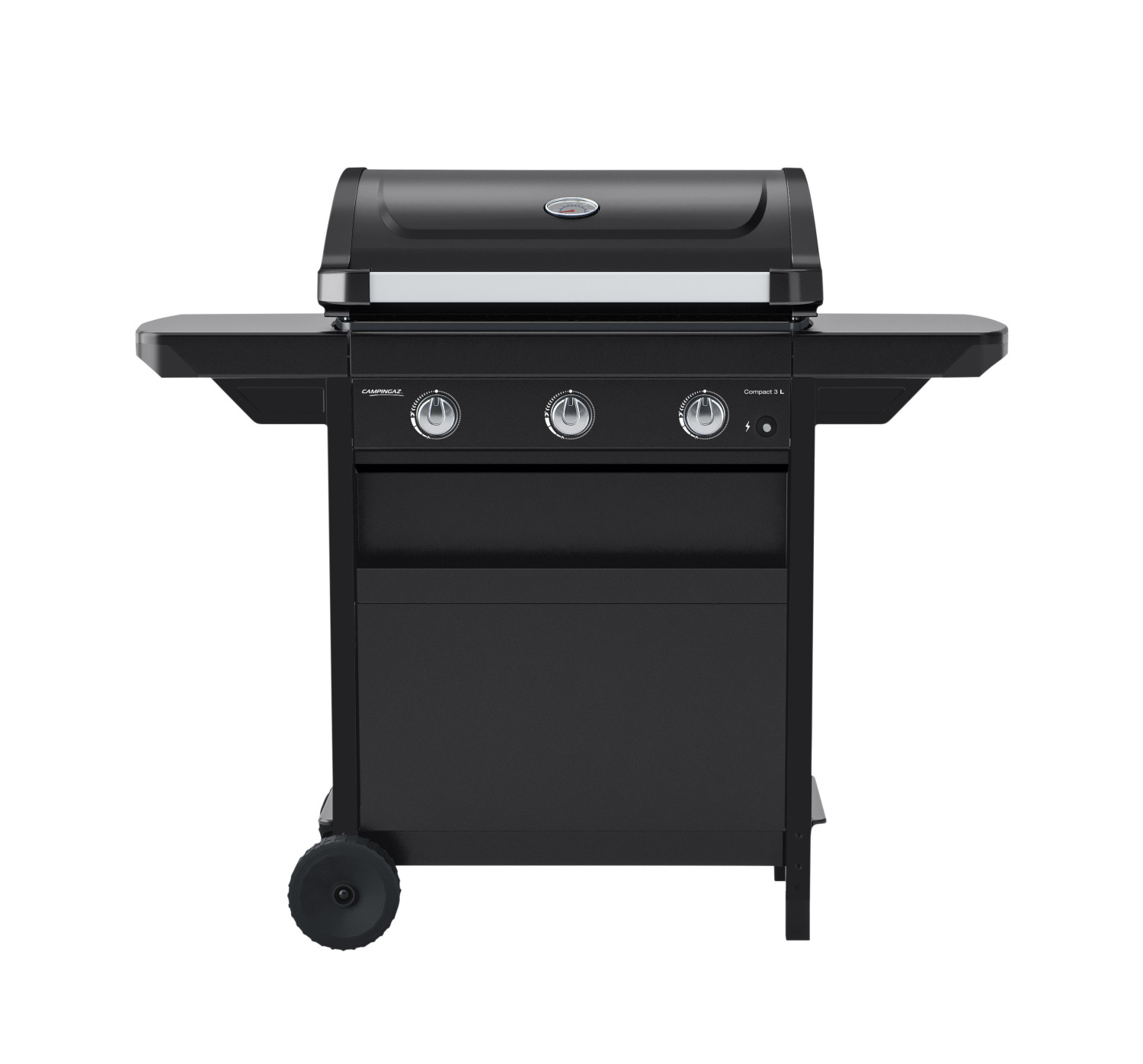 Un grill a gas nero con coperchio chiuso, tavoli laterali, manopole di controllo e un mobile contenitore. Una ruota visibile.