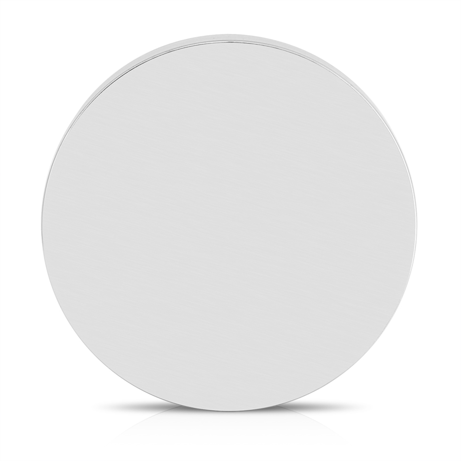 Ein weißes, rundes Objekt, möglicherweise ein Deckel, auf weißem Hintergrund. Es hat einen silbernen Metallrand.