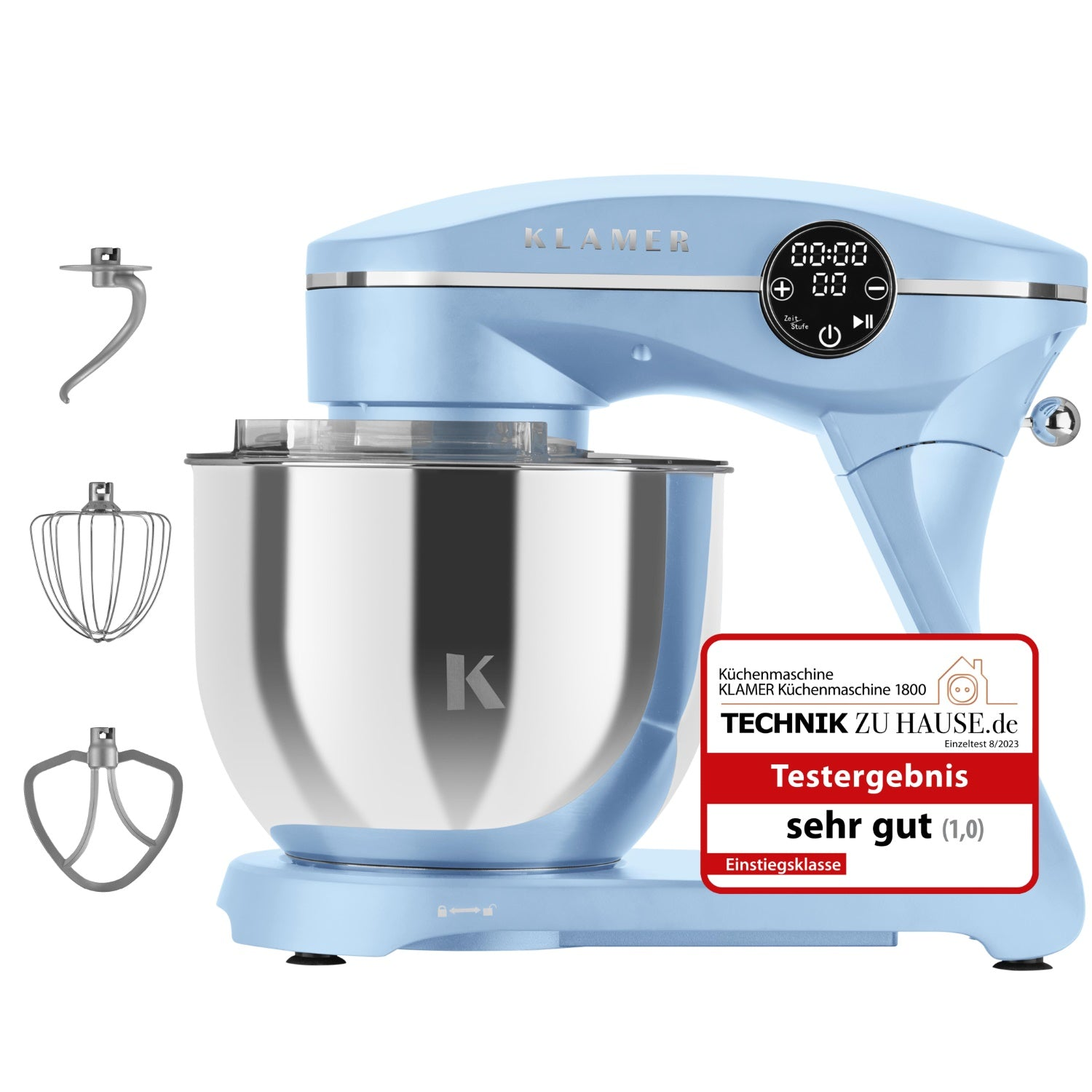 Ein hellblauer Klamer-Küchenmixer mit Zubehör. Er hat ein Digitaldisplay und eine Schüssel. Ein Aufkleber zeigt eine 'sehr gut' Bewertung.