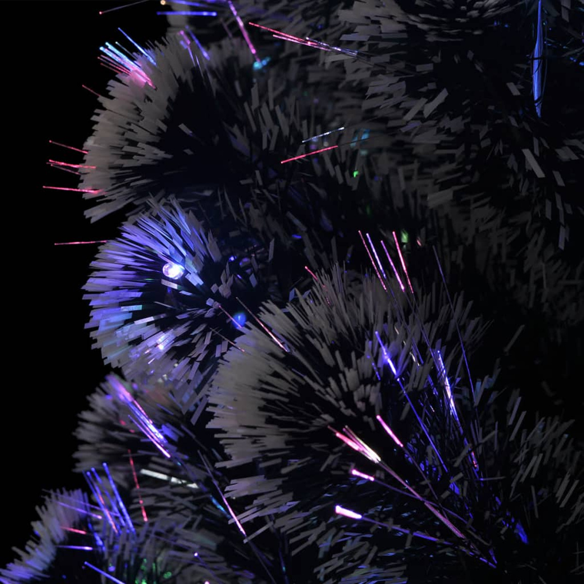 Nahaufnahme eines Weihnachtsbaums mit Glasfaserlichtern. Der Baum hat weiße Zweige und ist mit blauen und rosa Lichtern beleuchtet.