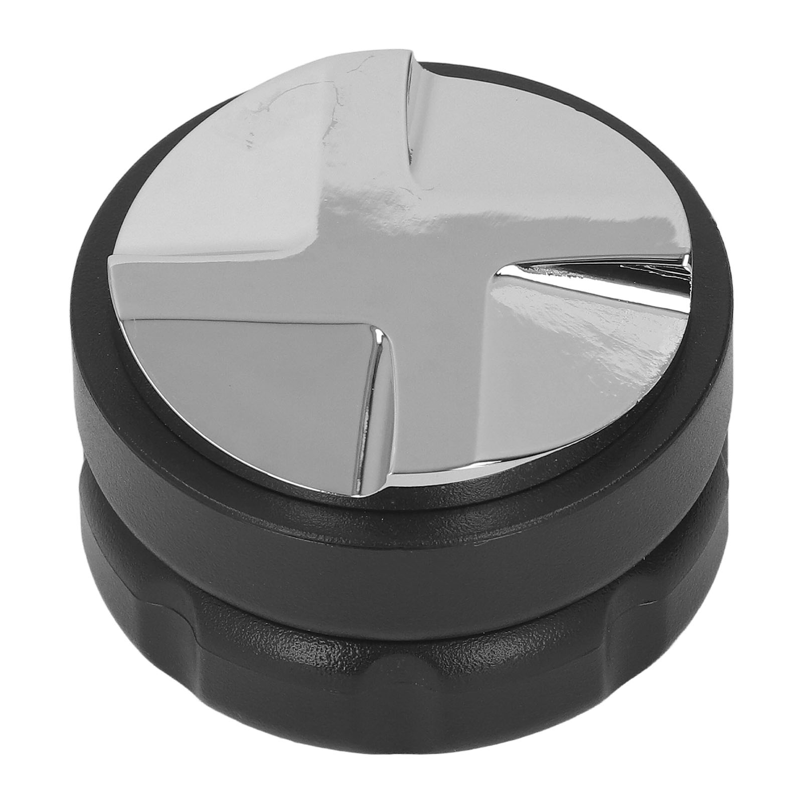Ein Kaffeetampfer. Es hat eine glänzende, silberne Oberseite mit einem Kreuzdesign und eine schwarze Basis.