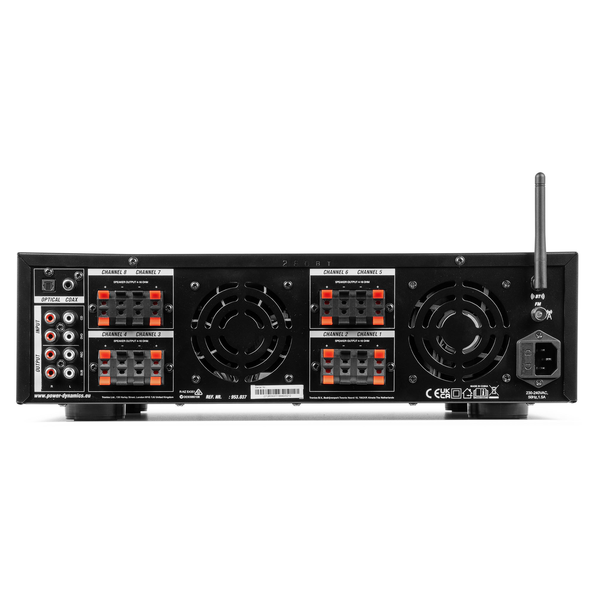 Panel trasero de amplificador de audio negro con puertos de entrada/salida, salidas de altavoz y conexión de alimentación. Una antena a la derecha.