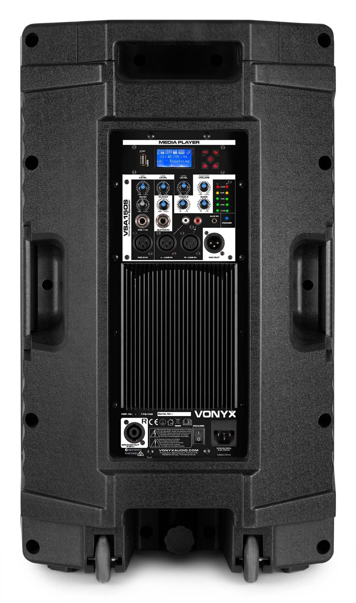 Altavoz negro con controles y reproductor multimedia. Incluye perillas de volumen, entradas y una pantalla con información.