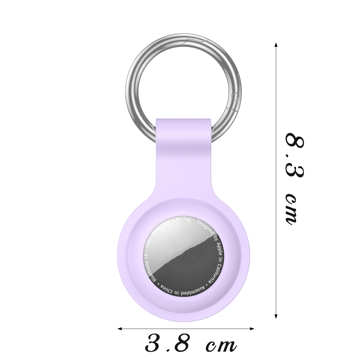 Ein helllila AirTag mit silbernem Schlüsselring. Die Maße sind 8,3 cm hoch und 3,8 cm breit. Text beschreibt Design und Montage.
