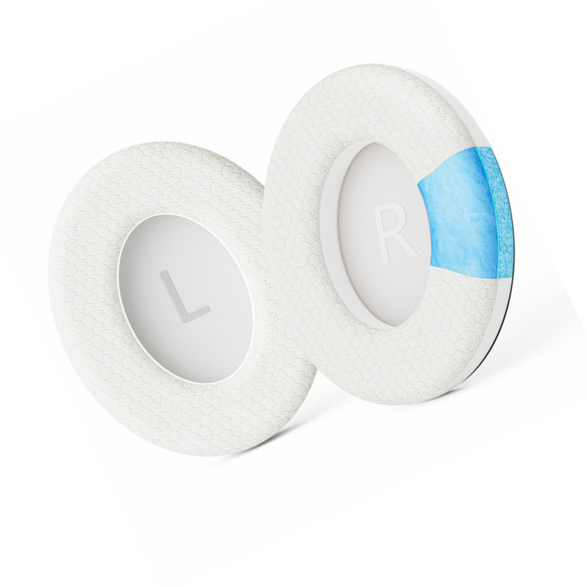 Sono mostrati due cuscinetti auricolari bianchi. Uno ha una 'L' e l'altro una 'R'. Uno mostra una sezione trasversale con materiale blu.