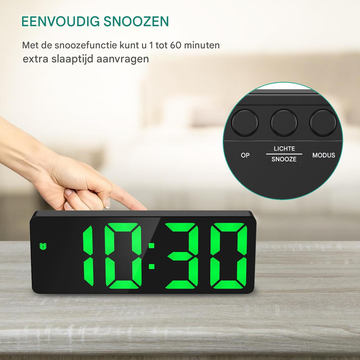 Eine Digitaluhr zeigt 10:30 in Grün an. Eine Hand zeigt auf die Uhr. Knöpfe für Modus, Schlummerfunktion und Licht sind sichtbar.