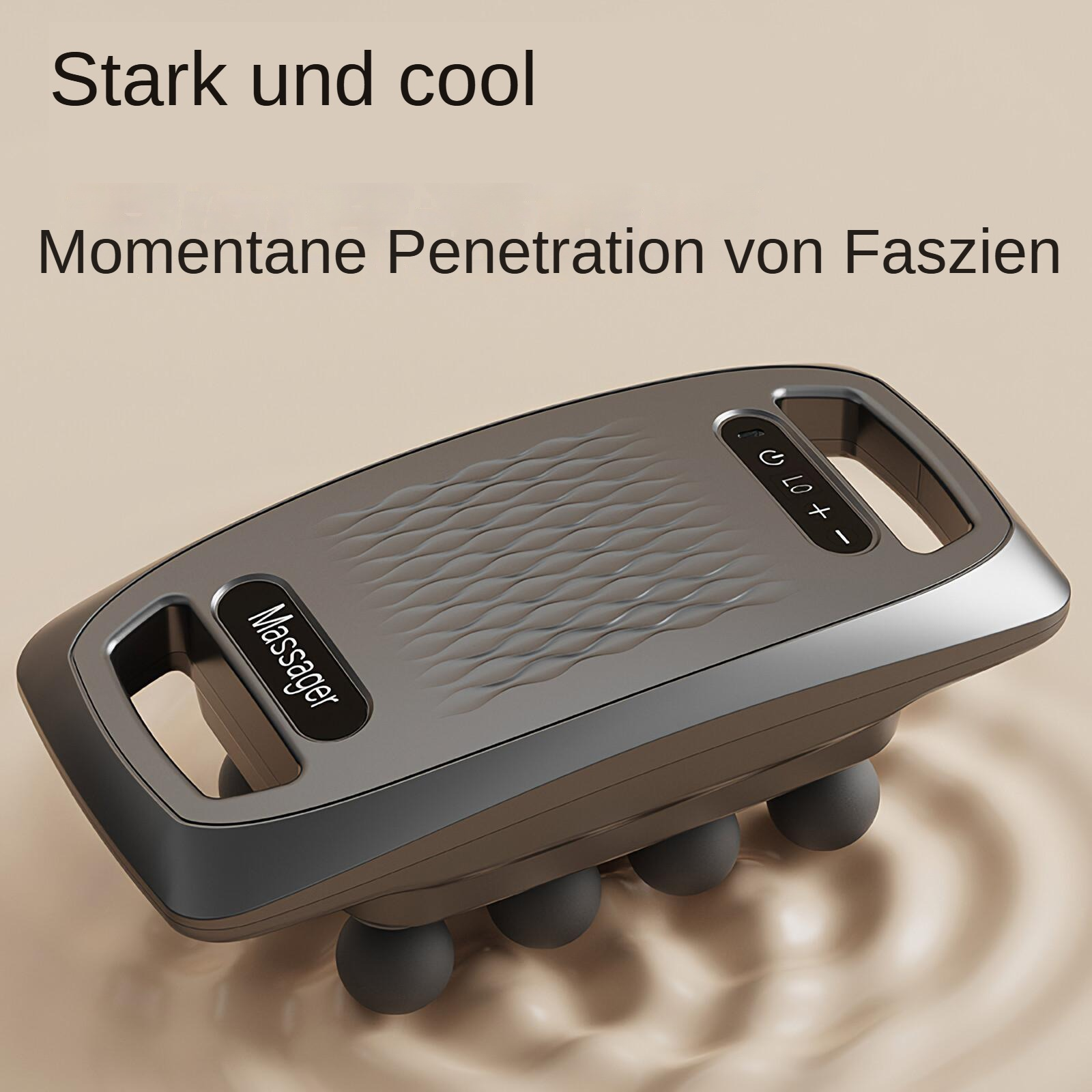 Graues Massagegerät mit strukturierter Oberseite und schwarzen Kugeln auf beiger, gewellter Oberfläche.