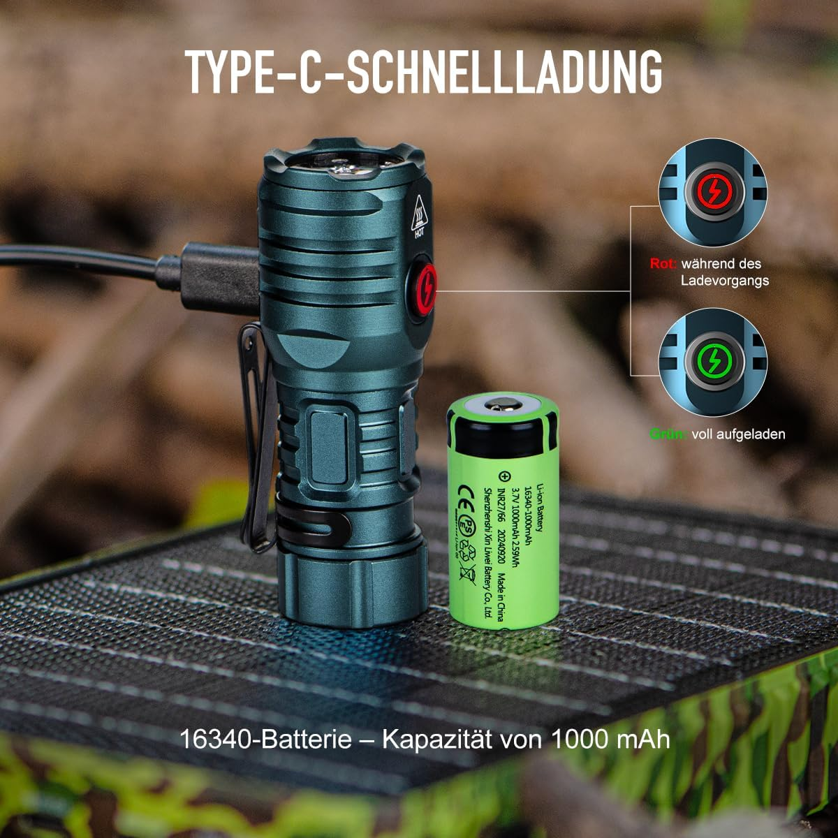 Eine teal Taschenlampe lädt neben einer grünen Batterie. Indikatoren zeigen den Ladestatus an. Text lautet 'Type-C-Schnellladung'.