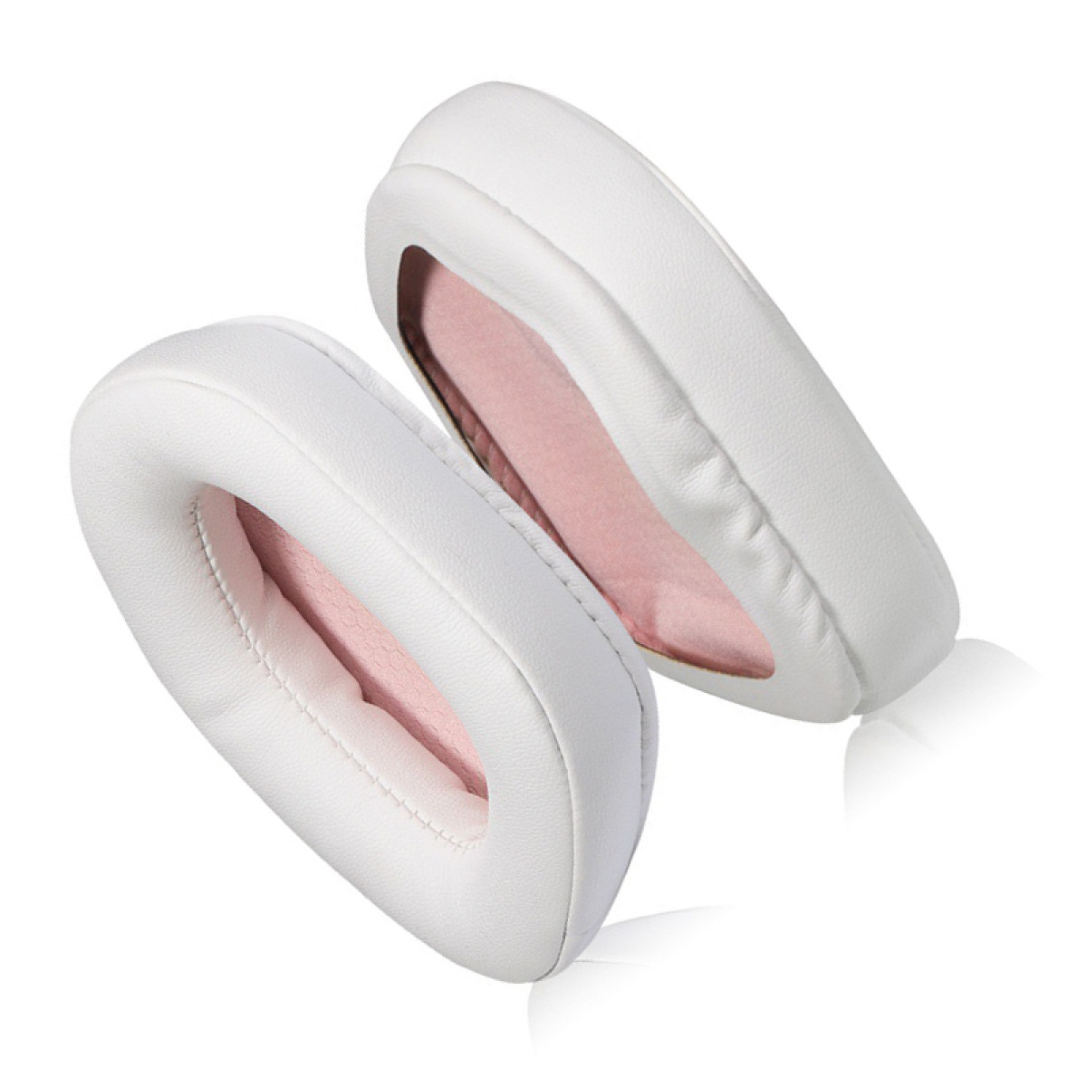 Due cuscinetti auricolari bianchi per cuffie con interni rosa. Un cuscinetto è leggermente aperto, rivelando l'imbottitura rosa.