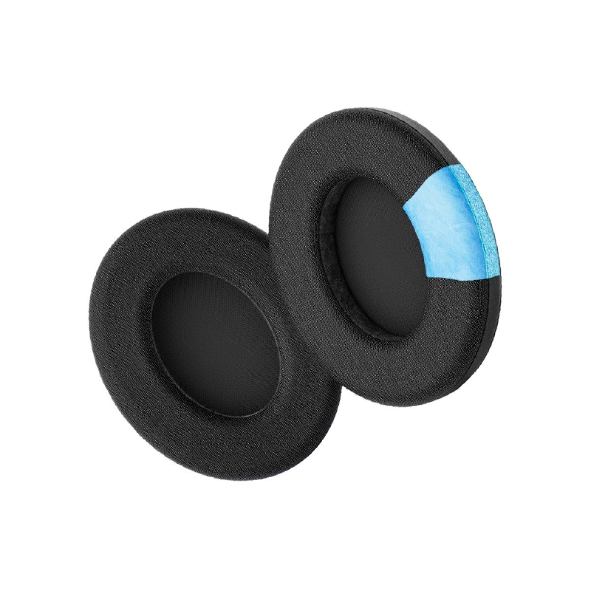 Due cuscinetti auricolari neri e rotondi per cuffie. Uno ha una sezione blu. Entrambi sono su sfondo bianco.