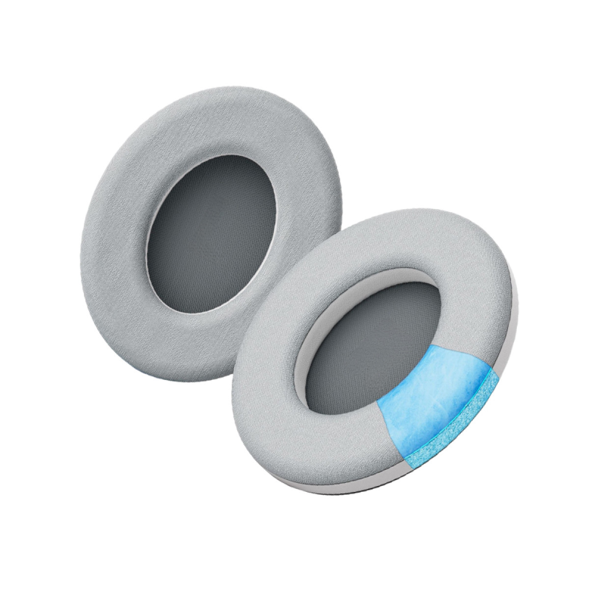 Due cuscinetti auricolari grigi per cuffie su bianco. Un cuscinetto è angolato, rivelando una sezione blu. Entrambi hanno un interno grigio scuro.