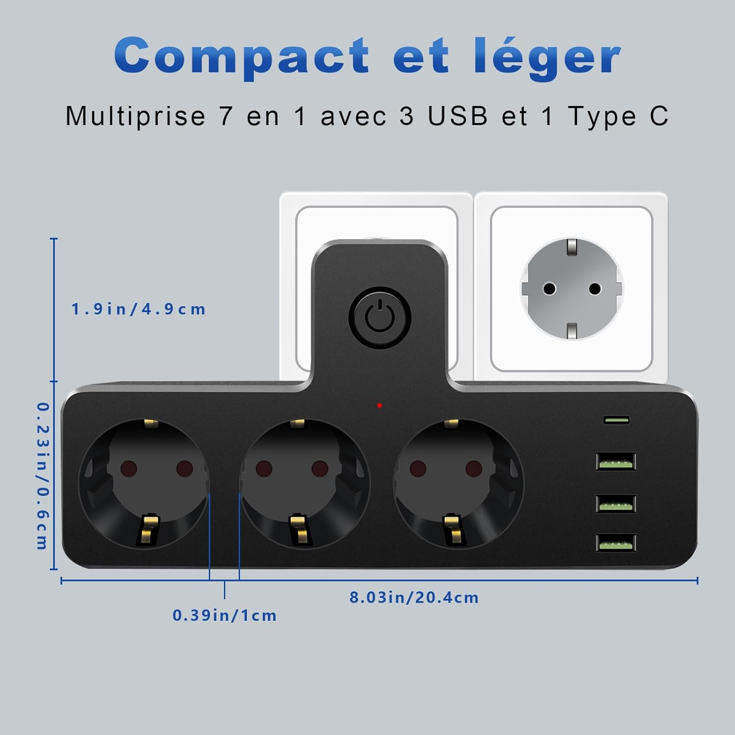Ein schwarzer Steckeradapter mit drei Steckdosen, drei USB-Anschlüssen und einem Typ-C-Anschluss. Im Hintergrund zwei Steckdosen.