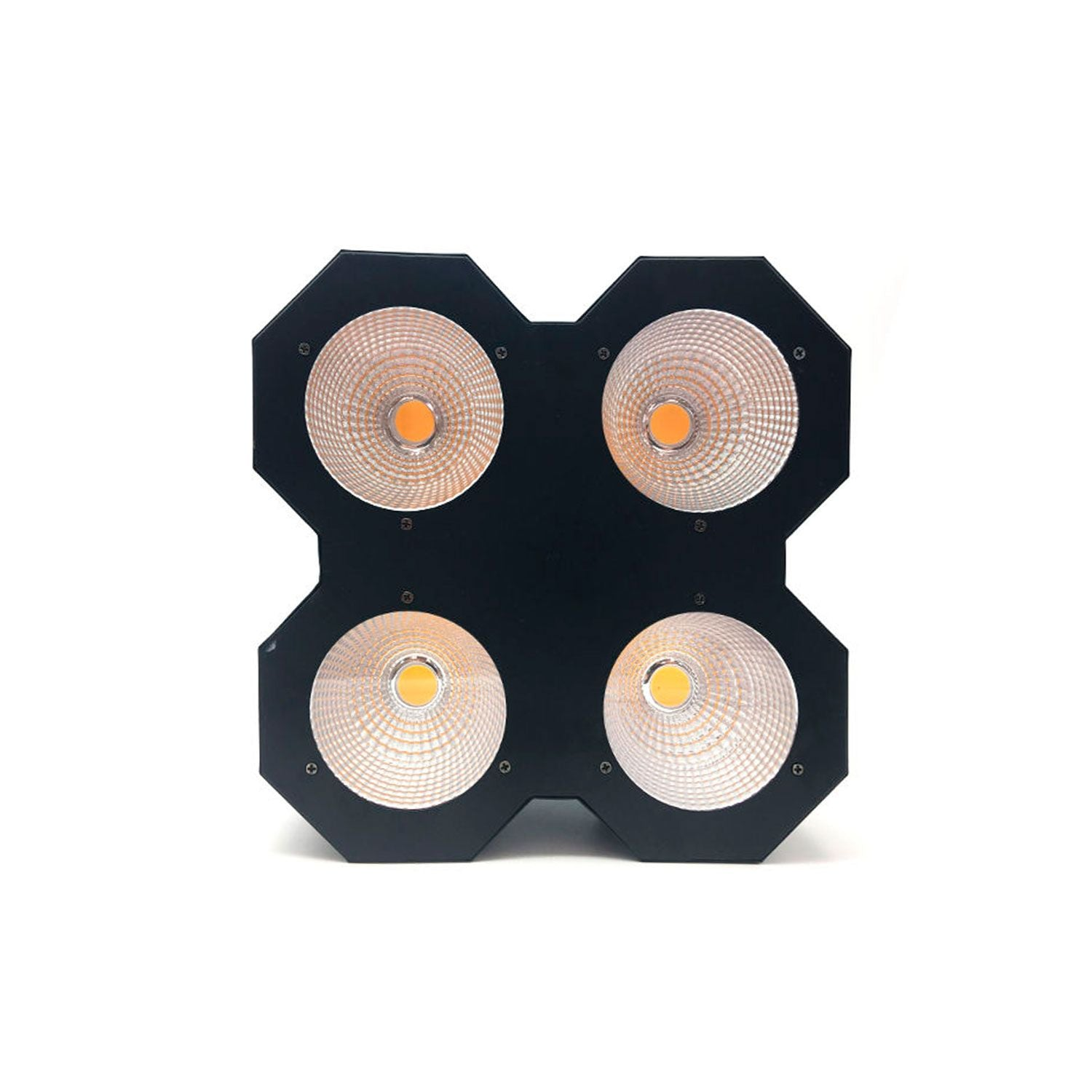 Schwarze Leuchte mit vier kreisförmigen Lichtern. Jedes Licht hat eine weiße und orangefarbene Mitte. Der Hintergrund ist weiß.