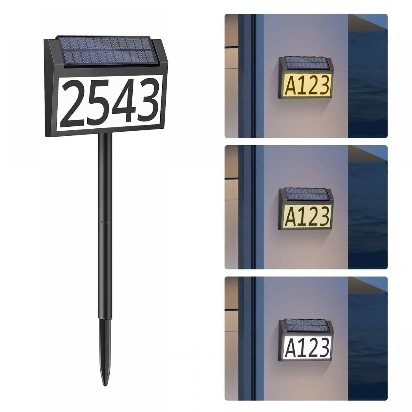 Das Bild zeigt ein Hausnummernschild mit der Nummer 2543. Es gibt auch drei Schilder mit A123 darauf.