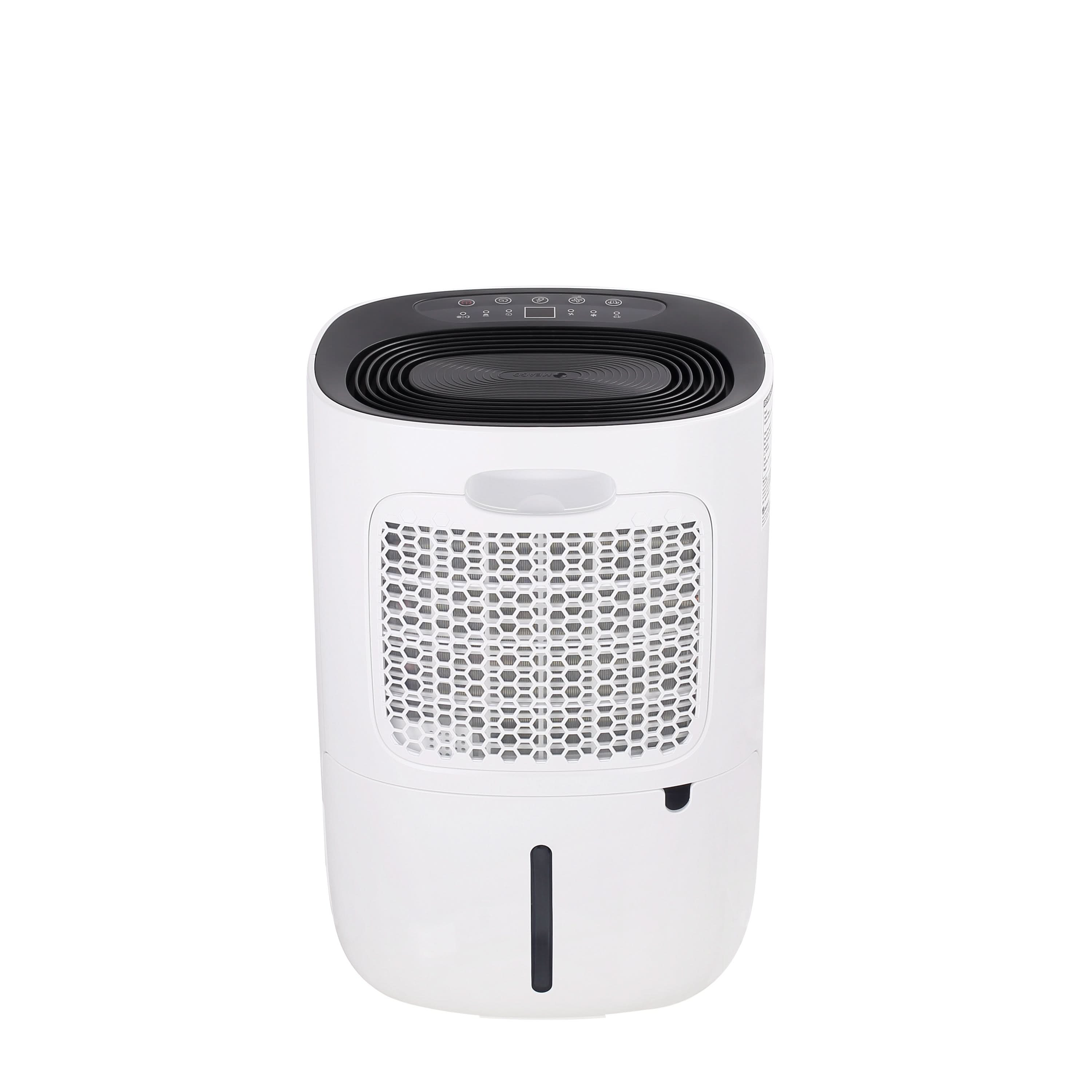 Biały i czarny osuszacz powietrza na białym tle. Ma otwór wentylacyjny, panel sterowania i zbiornik na wodę.