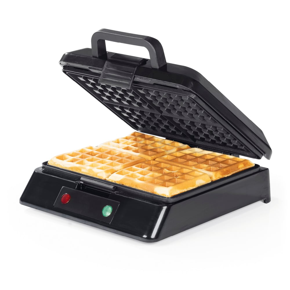 Schwarzer Waffeleisen mit offenem Deckel. Vier goldene Waffeln sind darin. Rote und grüne Lichter sind vorne.