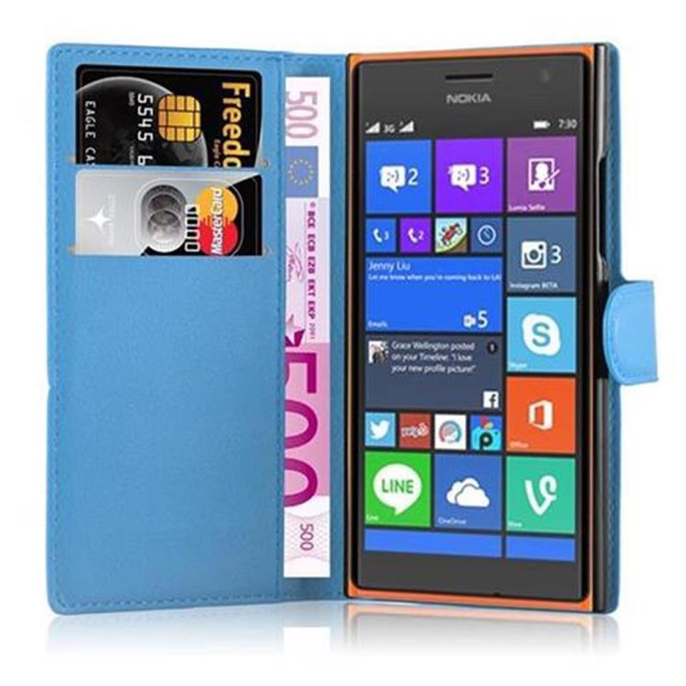 Una custodia blu per telefono con un telefono all'interno. Carte e una banconota da 500 euro sono nella custodia.
