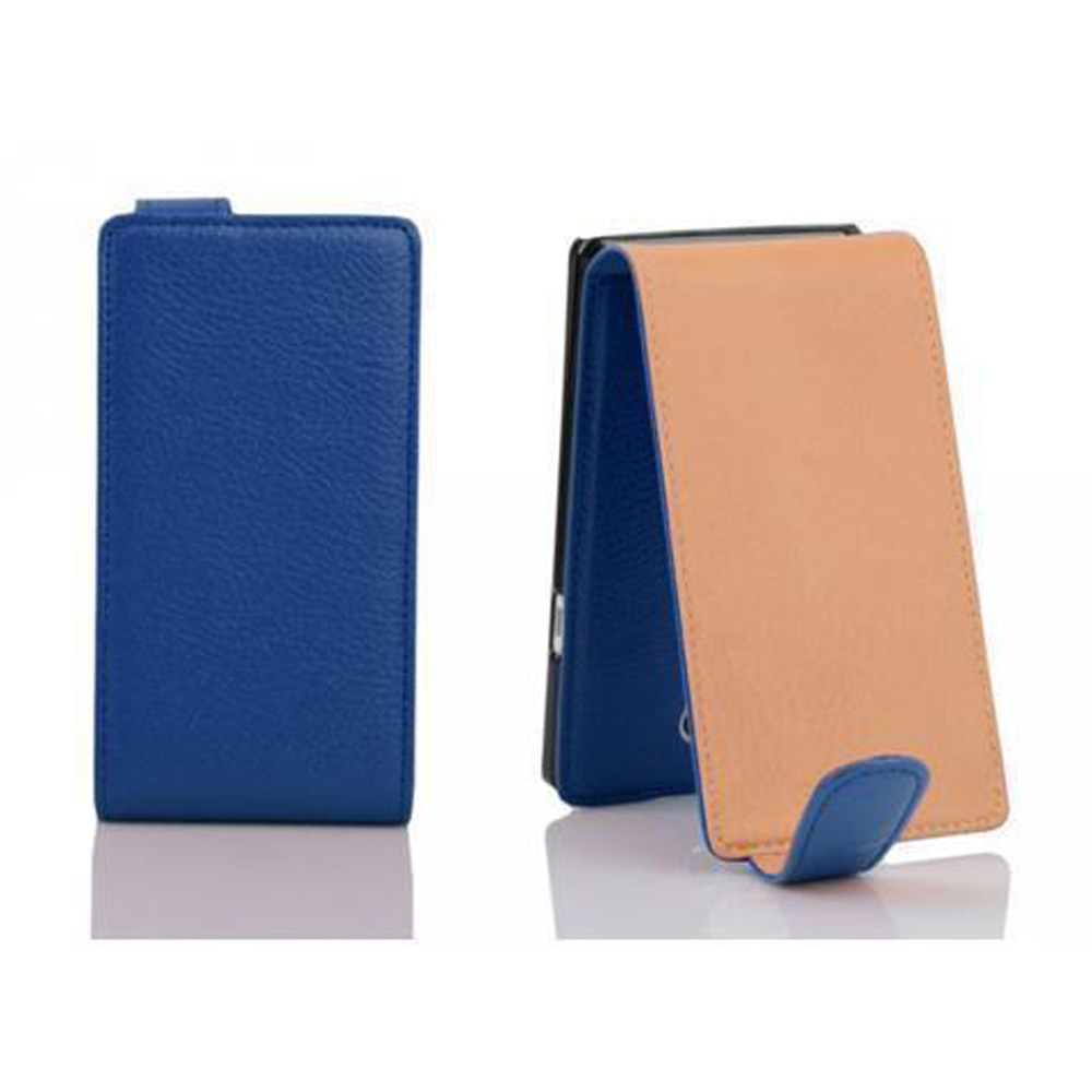 Zwei Handyhüllen. Eine blaue, geschlossene. Die andere ist offen, hat eine beige Vorderseite und einen blauen Verschluss. Weißer Hintergrund.