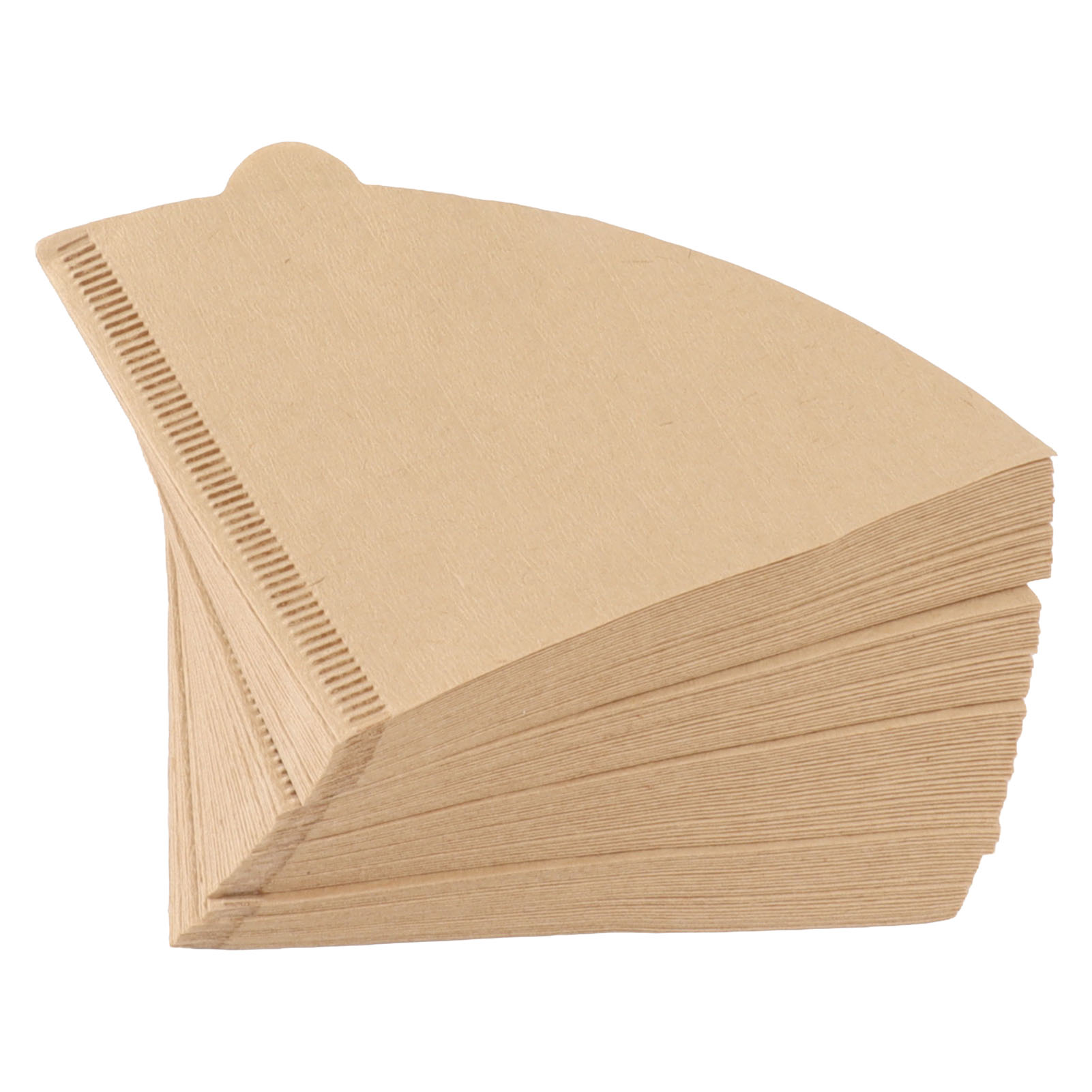 Ein Stapel beigefarbener Kaffeefilter. Jeder Filter hat eine geriffelte Seite und eine abgerundete Oberseite. Filter auf weißem Hintergrund.