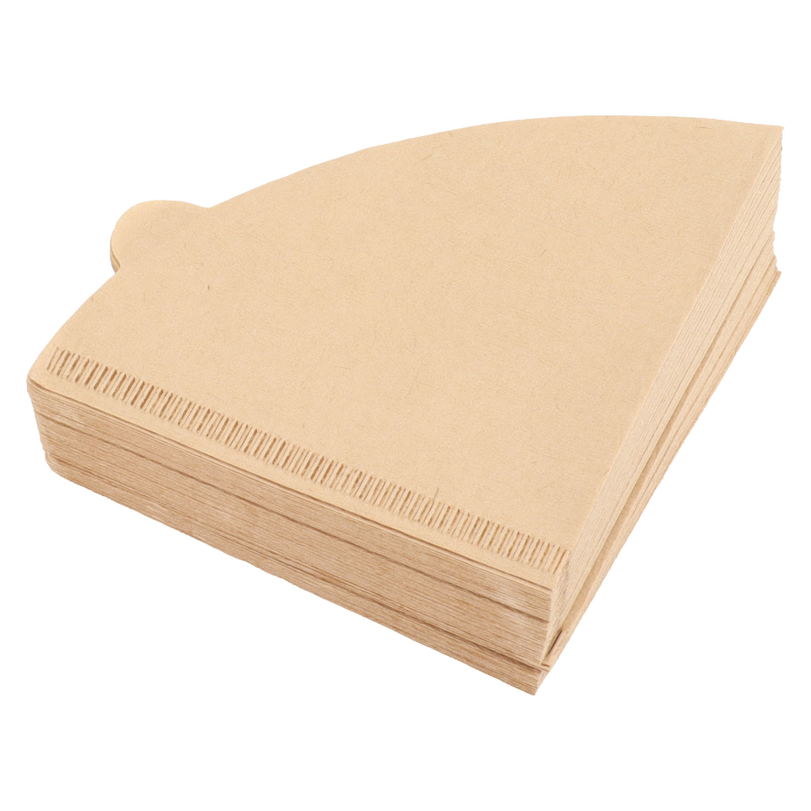 Ein Stapel beige, fächerförmiger Kaffeefilter. Die Filter haben eine geriffelte Kante und befinden sich auf weißem Hintergrund.