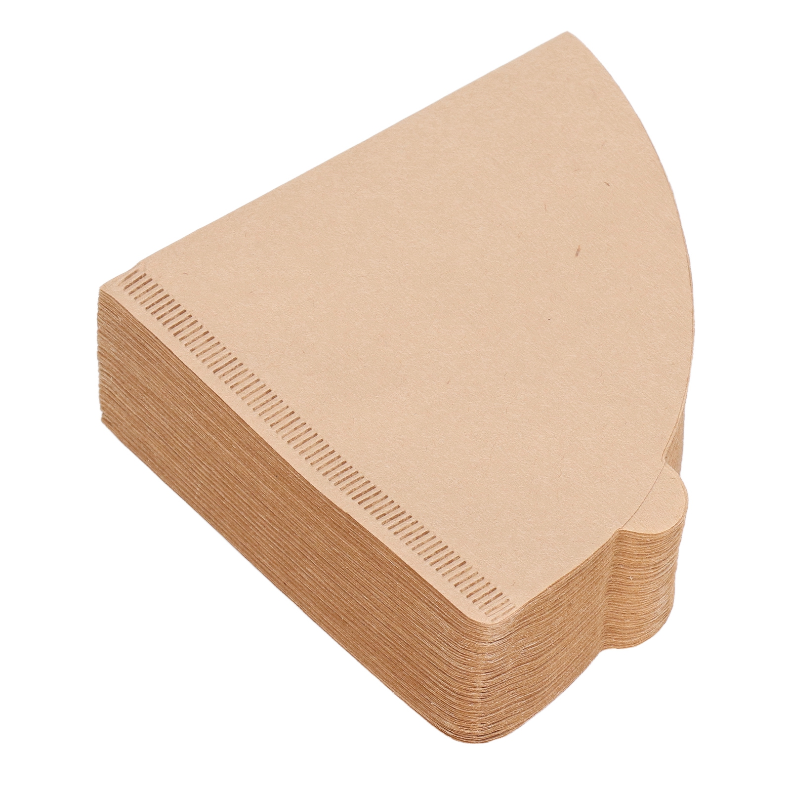 Ein Stapel gefalteter, brauner Papier-Kaffeefilter, angeordnet in einer halbkreisförmigen Form auf weißem Hintergrund.