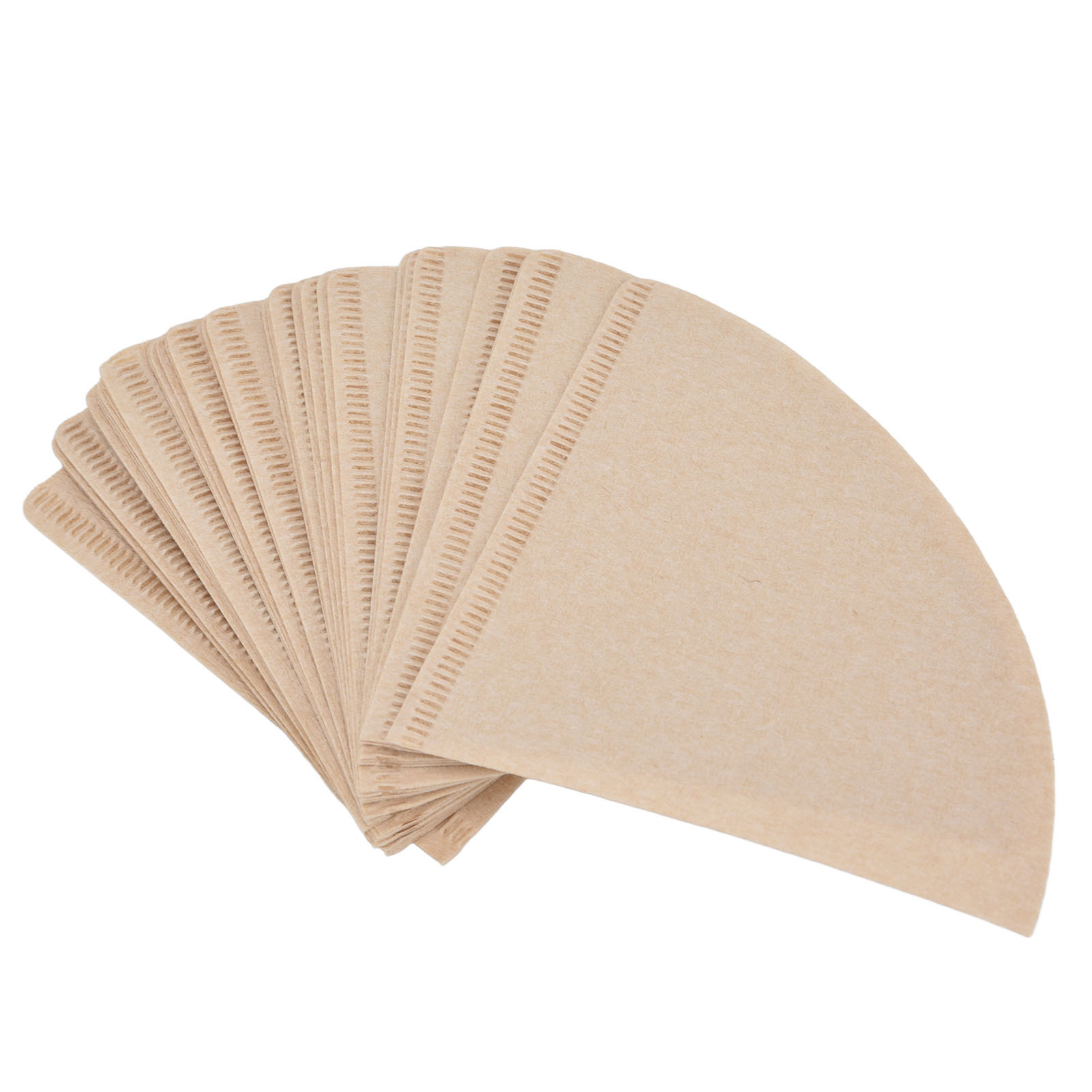 Ein Stapel beige, halbkreisförmiger Kaffeefilter, aufgefächert, vor weißem Hintergrund.