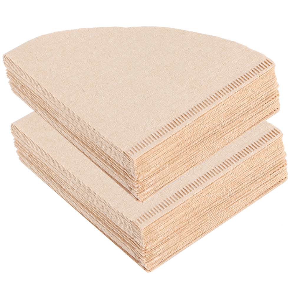 Ein Stapel beige, halbkreisförmiger Kaffeefilter mit strukturierter Oberfläche, in zwei Stapeln angeordnet.