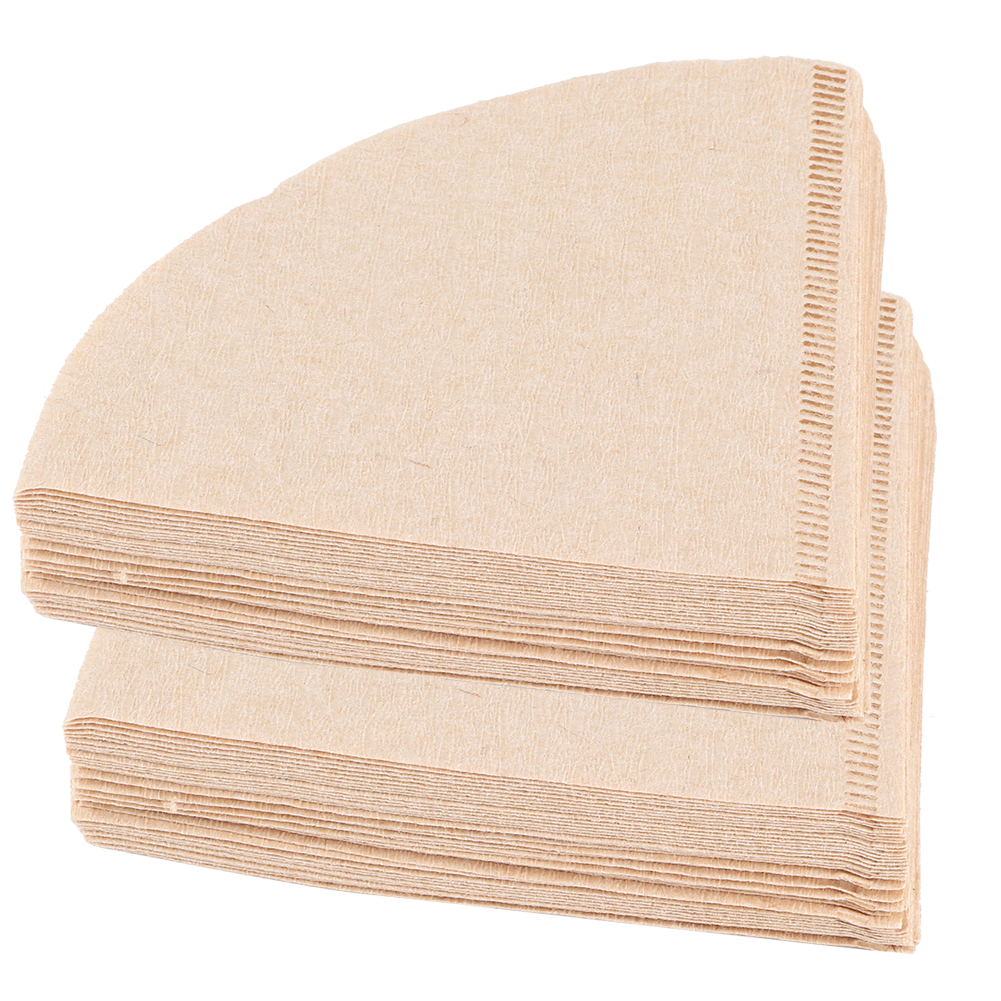 Ein Stapel beige, halbkreisförmiger Kaffeefilter mit sichtbarer Struktur. Die Filter sind ordentlich gestapelt und zeigen die Kanten.