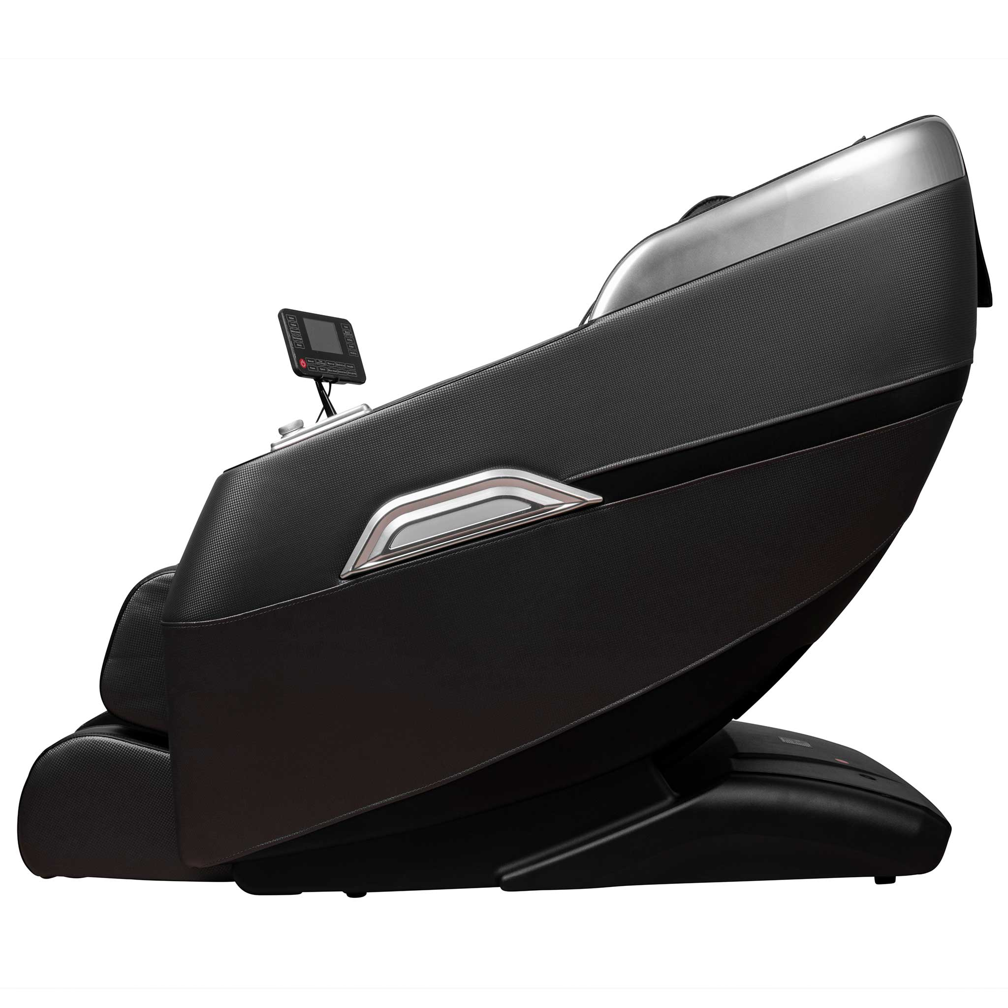 Nowoczesny czarny fotel do masażu z panelem sterowania na białym tle.